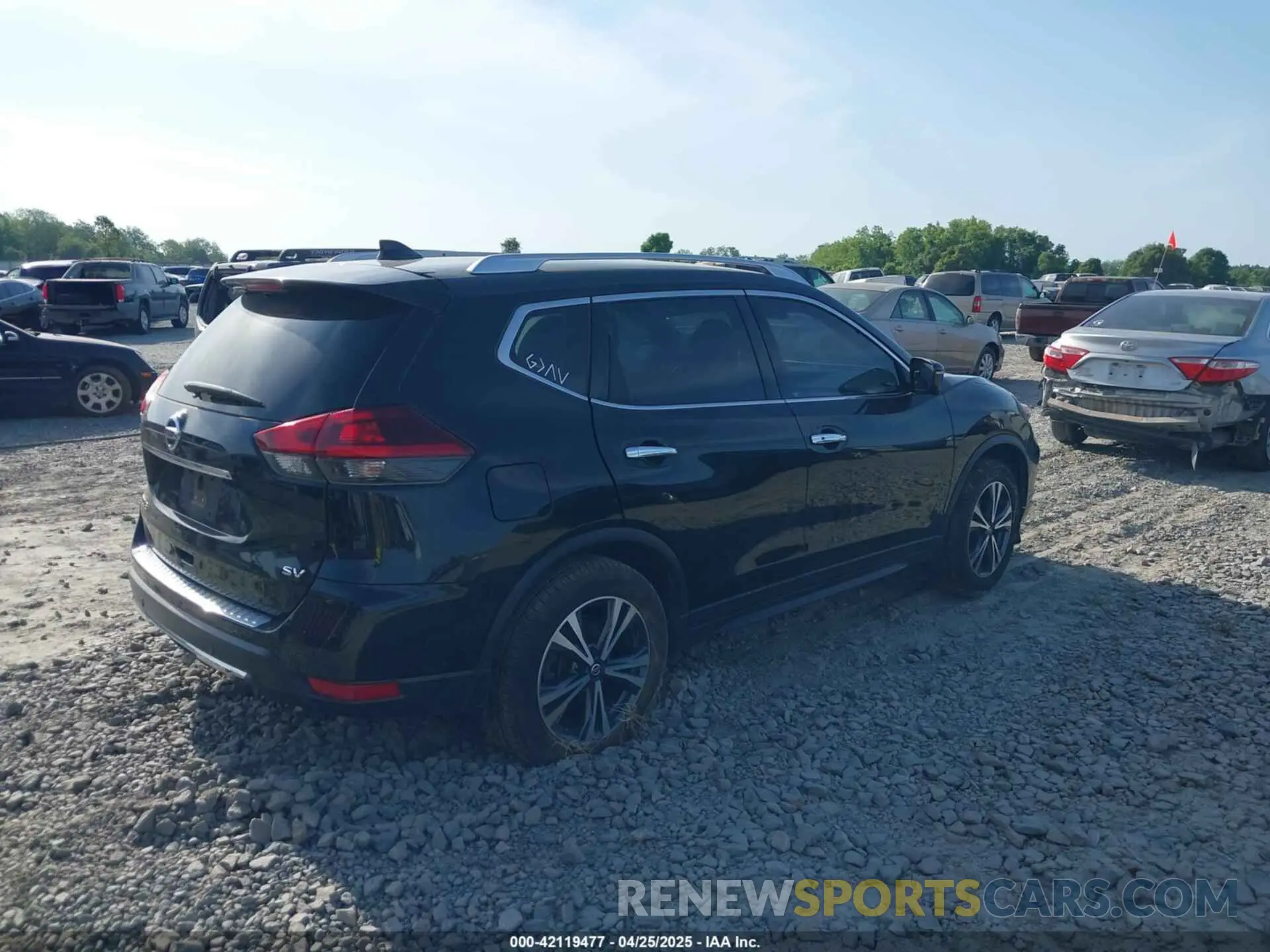 4 Photograph of a damaged car JN8AT2MT4KW268243 NISSAN ROGUE 2019