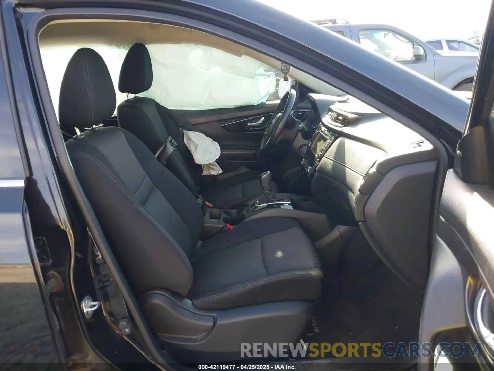 5 Photograph of a damaged car JN8AT2MT4KW268243 NISSAN ROGUE 2019