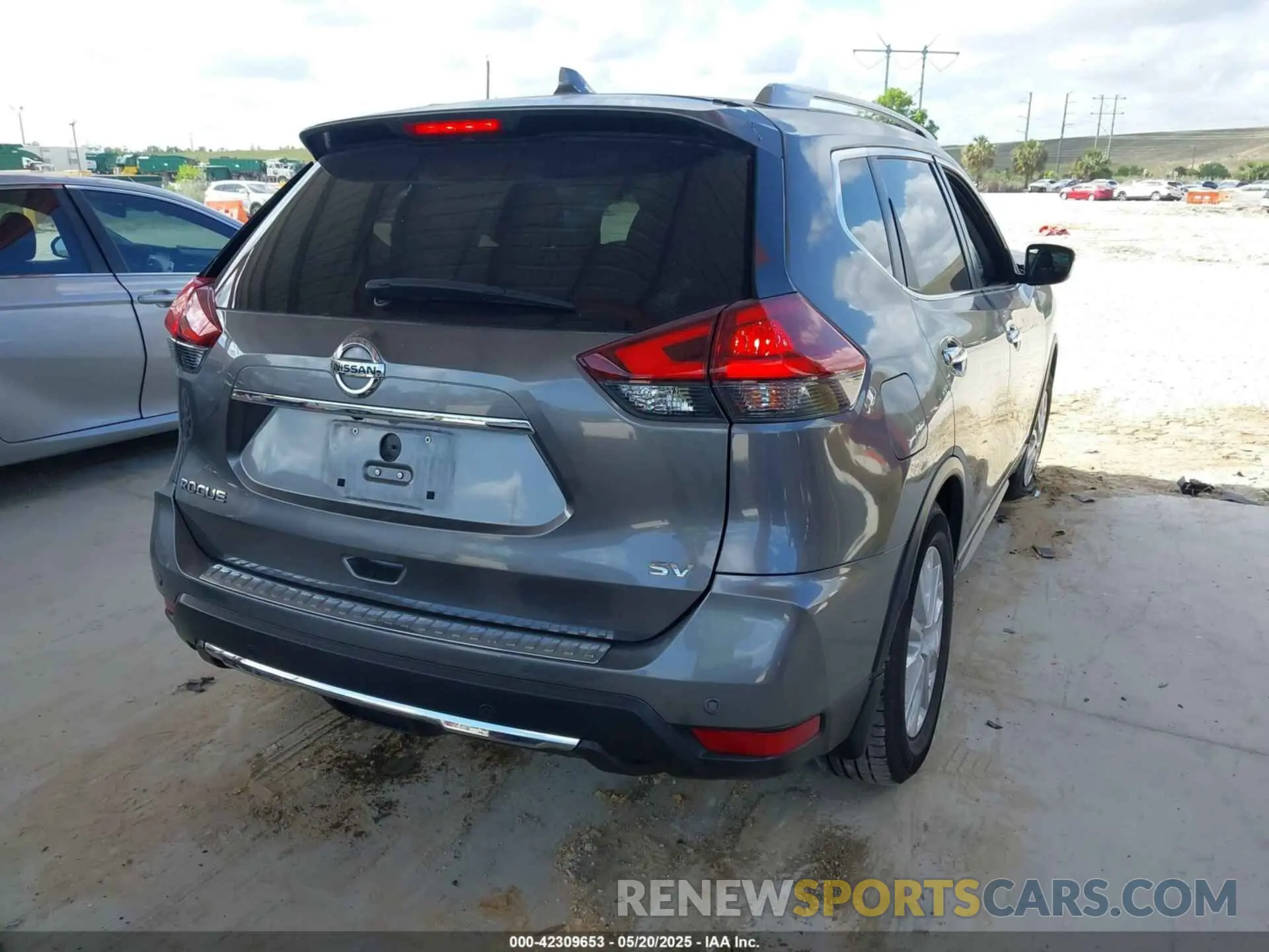 4 Photograph of a damaged car JN8AT2MT5KW252231 NISSAN ROGUE 2019