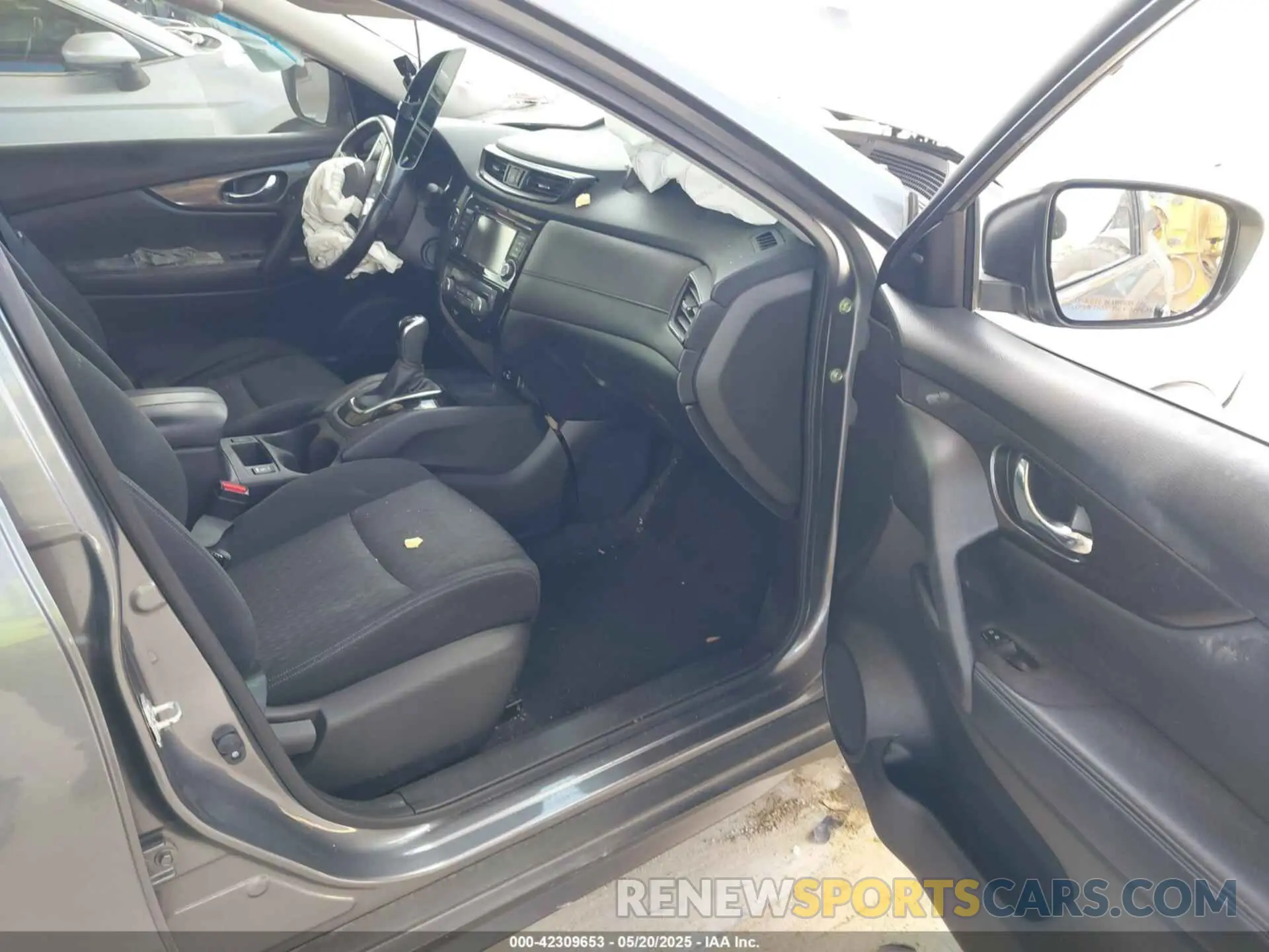 5 Photograph of a damaged car JN8AT2MT5KW252231 NISSAN ROGUE 2019