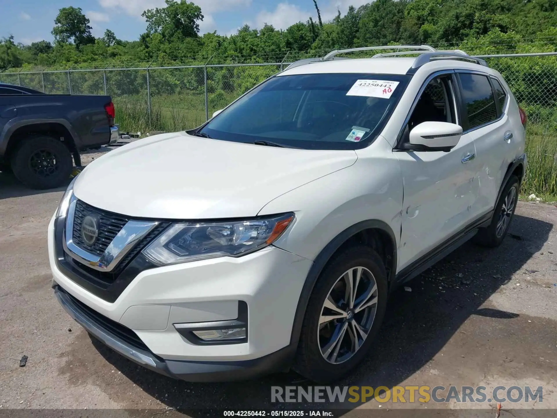 2 Photograph of a damaged car JN8AT2MT6KW256210 NISSAN ROGUE 2019