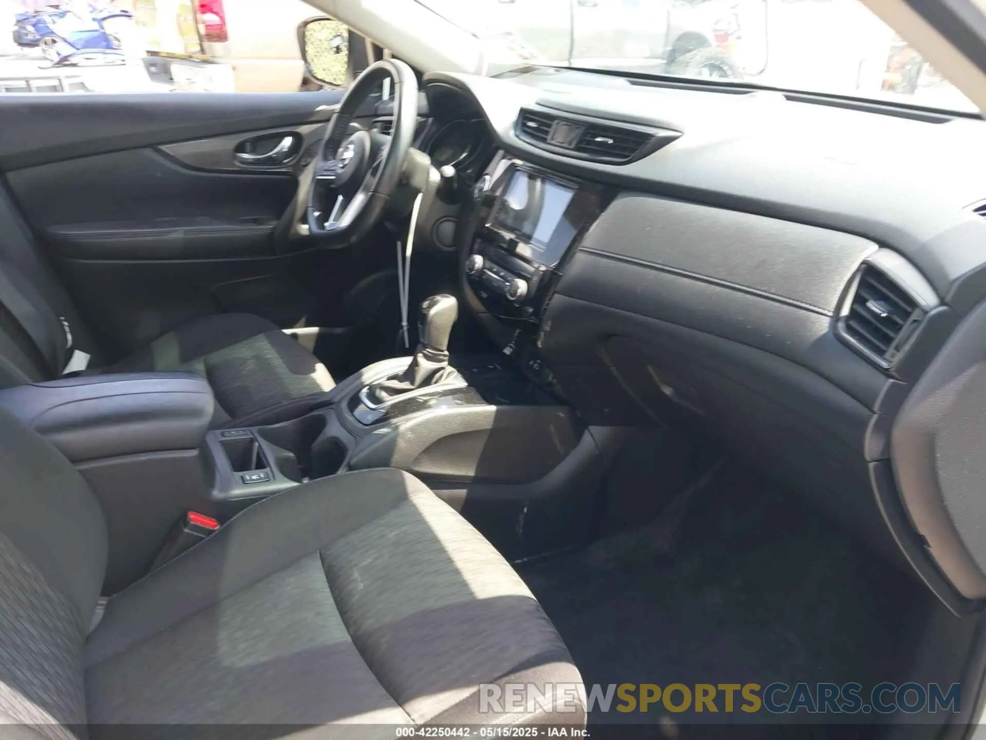 5 Photograph of a damaged car JN8AT2MT6KW256210 NISSAN ROGUE 2019