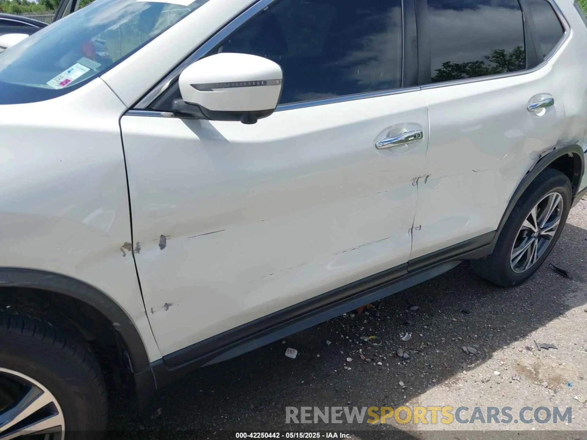 6 Photograph of a damaged car JN8AT2MT6KW256210 NISSAN ROGUE 2019