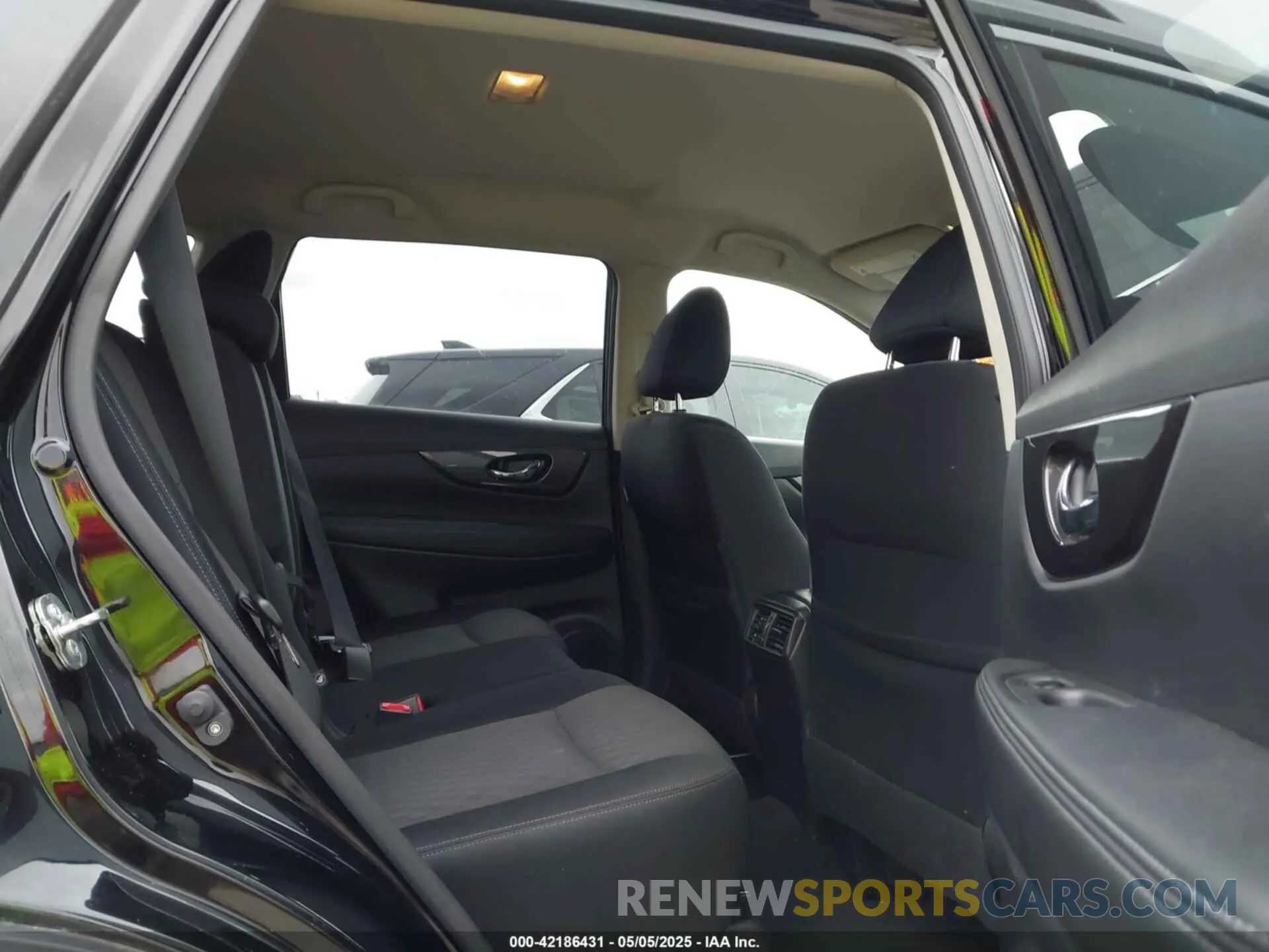 8 Photograph of a damaged car JN8AT2MT6KW263190 NISSAN ROGUE 2019