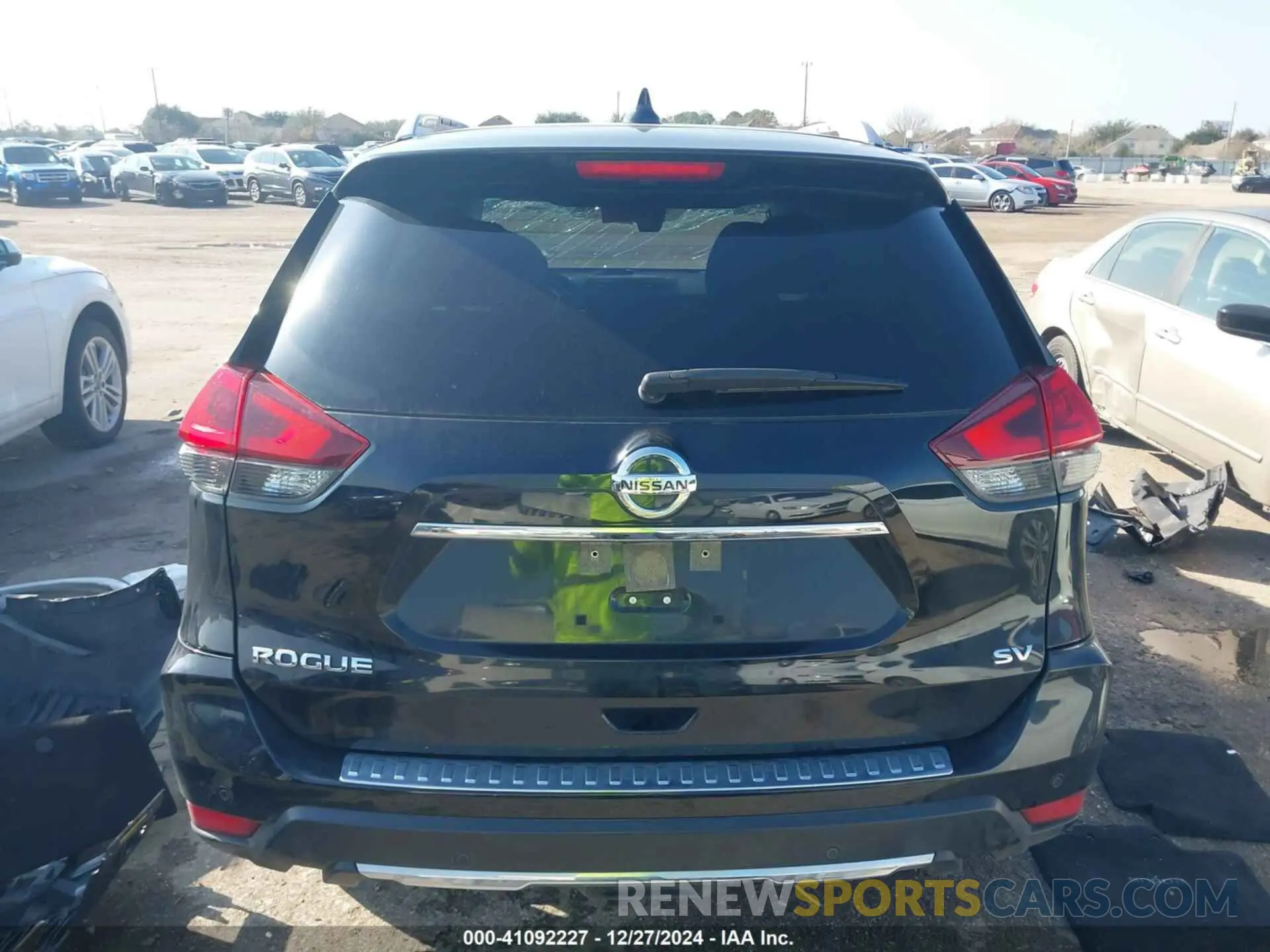17 Photograph of a damaged car JN8AT2MT8KW258914 NISSAN ROGUE 2019