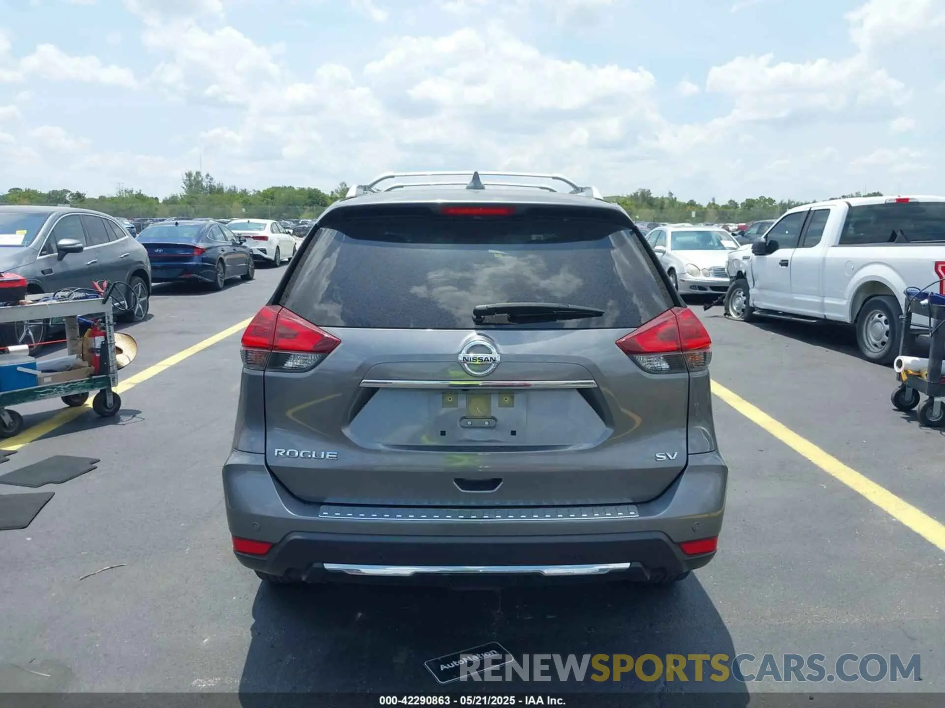 17 Photograph of a damaged car JN8AT2MT9KW260154 NISSAN ROGUE 2019