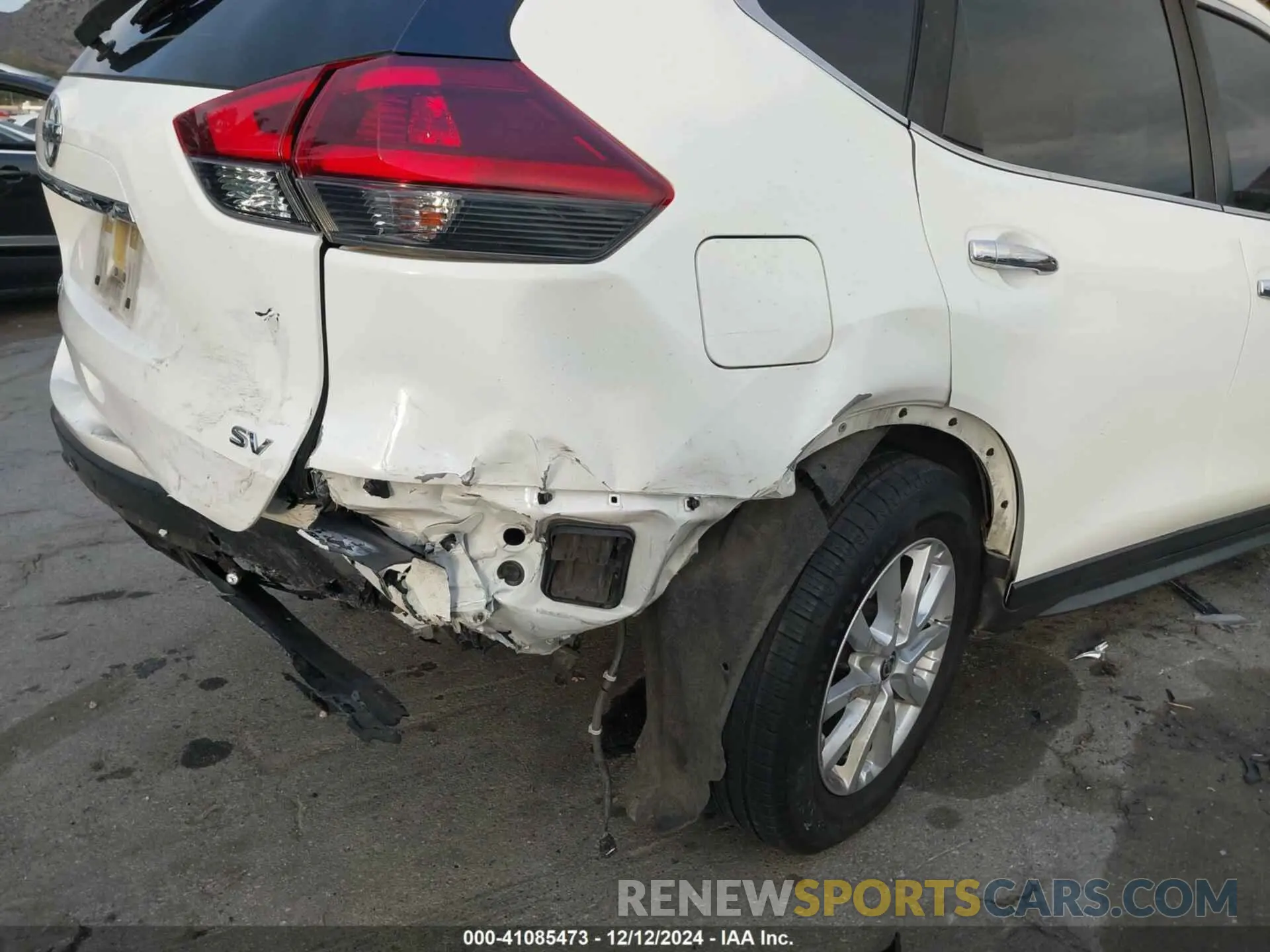 18 Photograph of a damaged car JN8AT2MTXKW260941 NISSAN ROGUE 2019