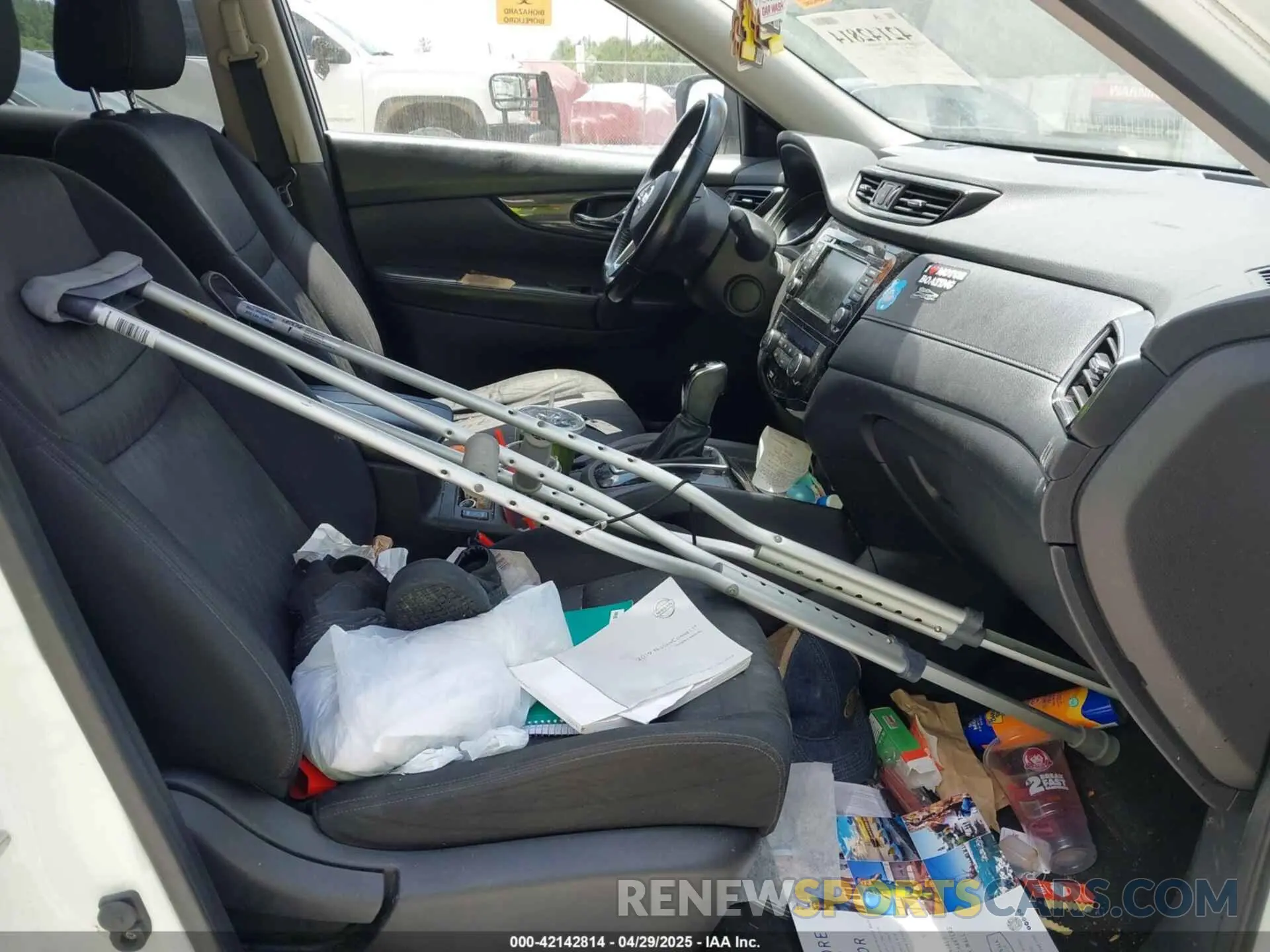 5 Photograph of a damaged car JN8AT2MV0KW373010 NISSAN ROGUE 2019