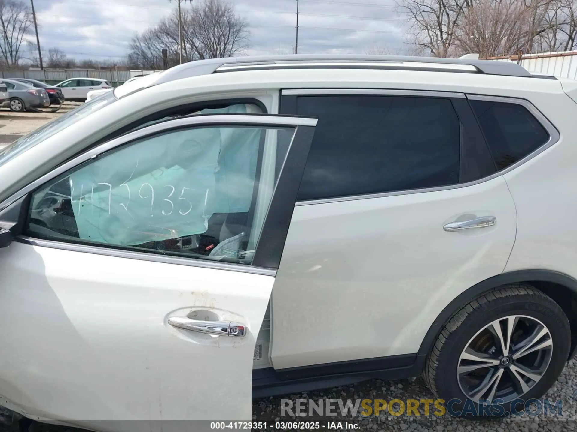 13 Photograph of a damaged car JN8AT2MV0KW379907 NISSAN ROGUE 2019