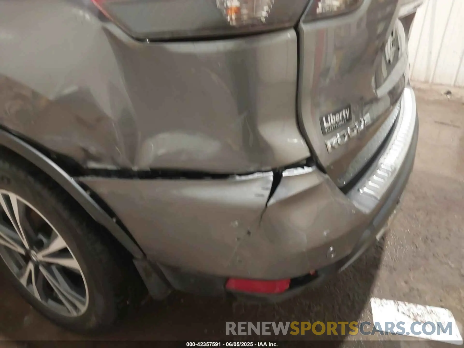 18 Photograph of a damaged car JN8AT2MV0KW398800 NISSAN ROGUE 2019