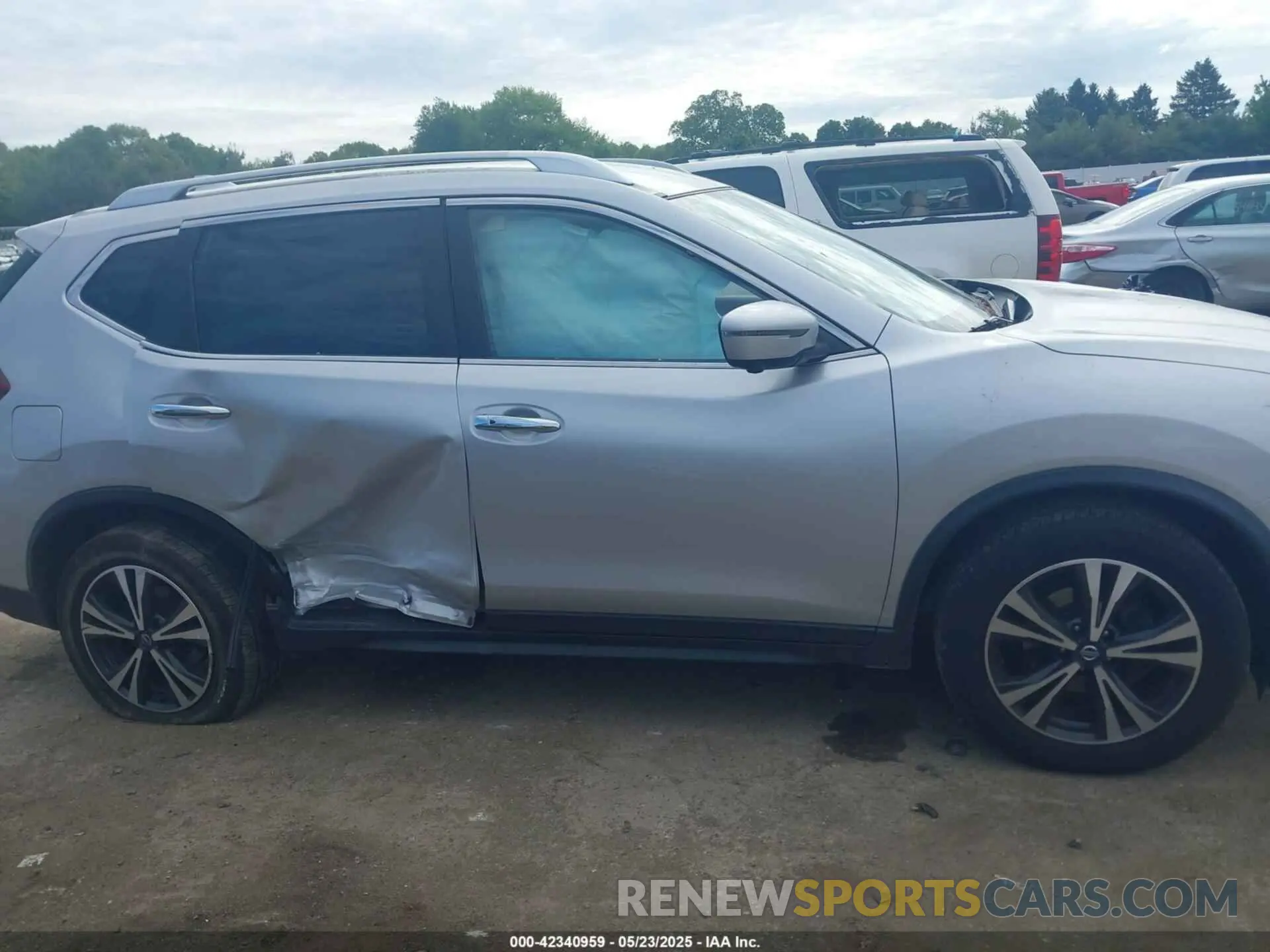 13 Photograph of a damaged car JN8AT2MV1KW386333 NISSAN ROGUE 2019