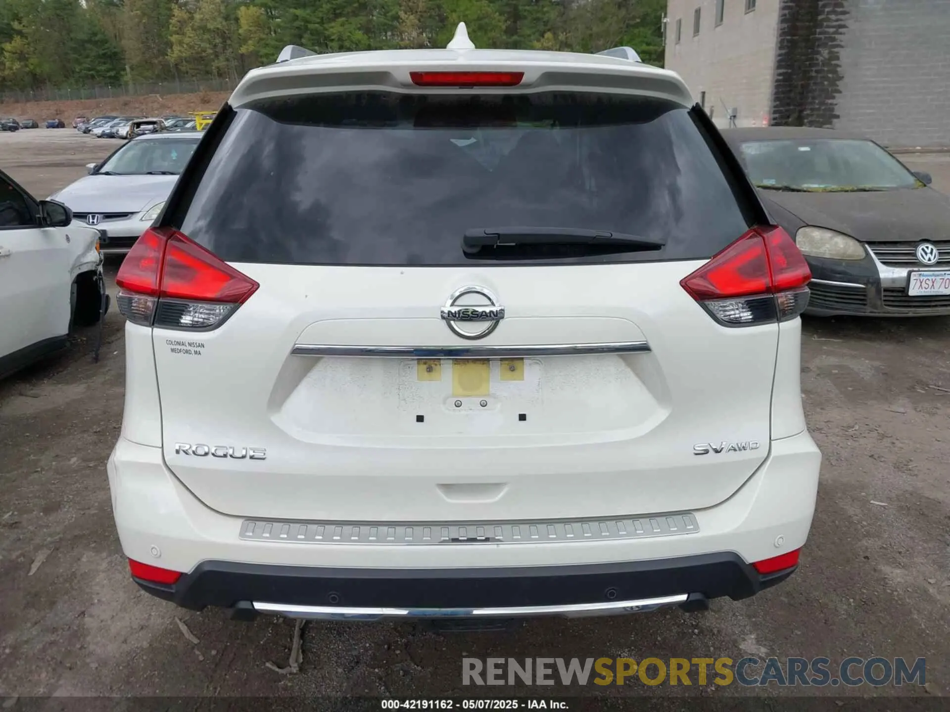 17 Photograph of a damaged car JN8AT2MV4KW372524 NISSAN ROGUE 2019