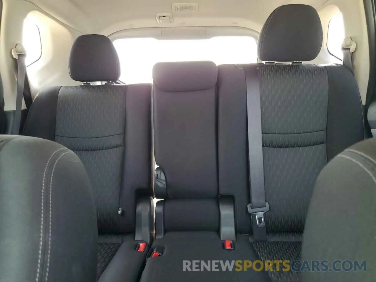 10 Photograph of a damaged car JN8AT2MV4KW384334 NISSAN ROGUE 2019
