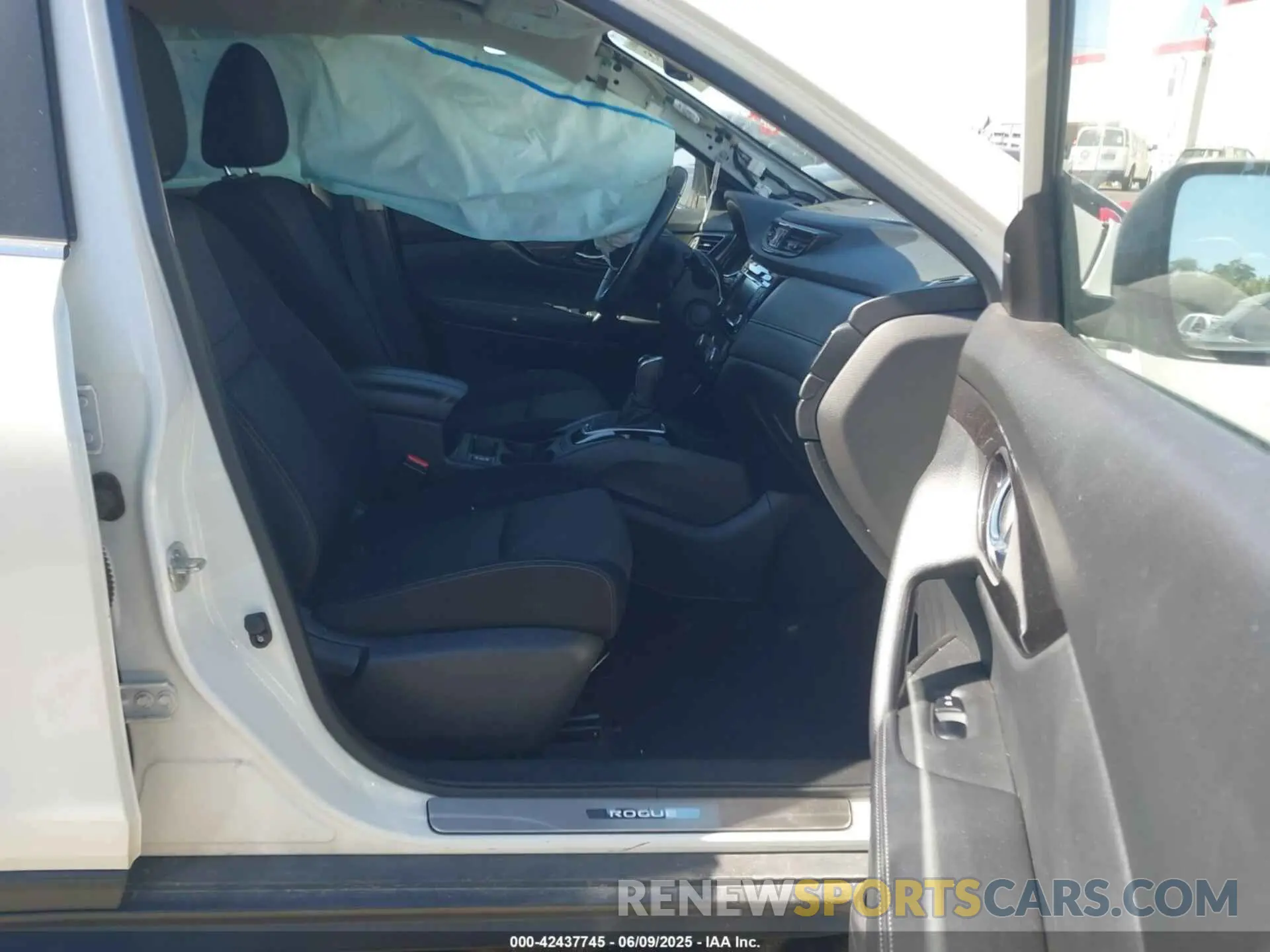 5 Photograph of a damaged car JN8AT2MV4KW396192 NISSAN ROGUE 2019