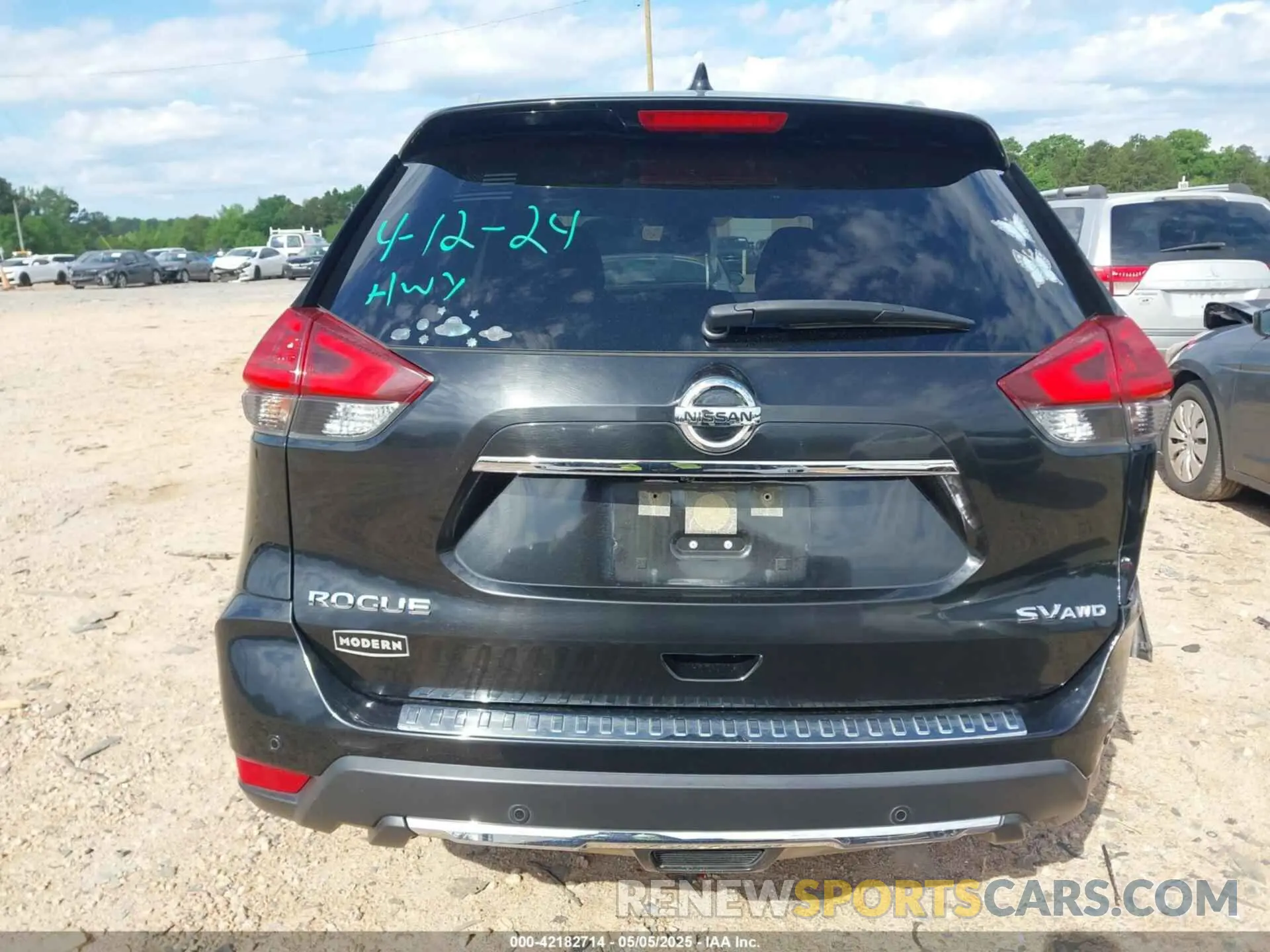 16 Photograph of a damaged car JN8AT2MV6KW379829 NISSAN ROGUE 2019