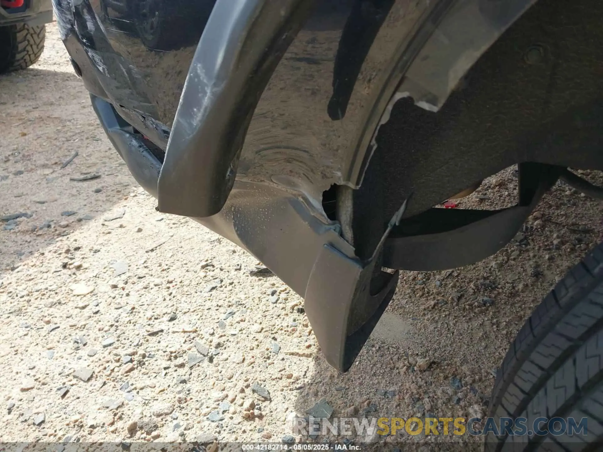 18 Photograph of a damaged car JN8AT2MV6KW379829 NISSAN ROGUE 2019