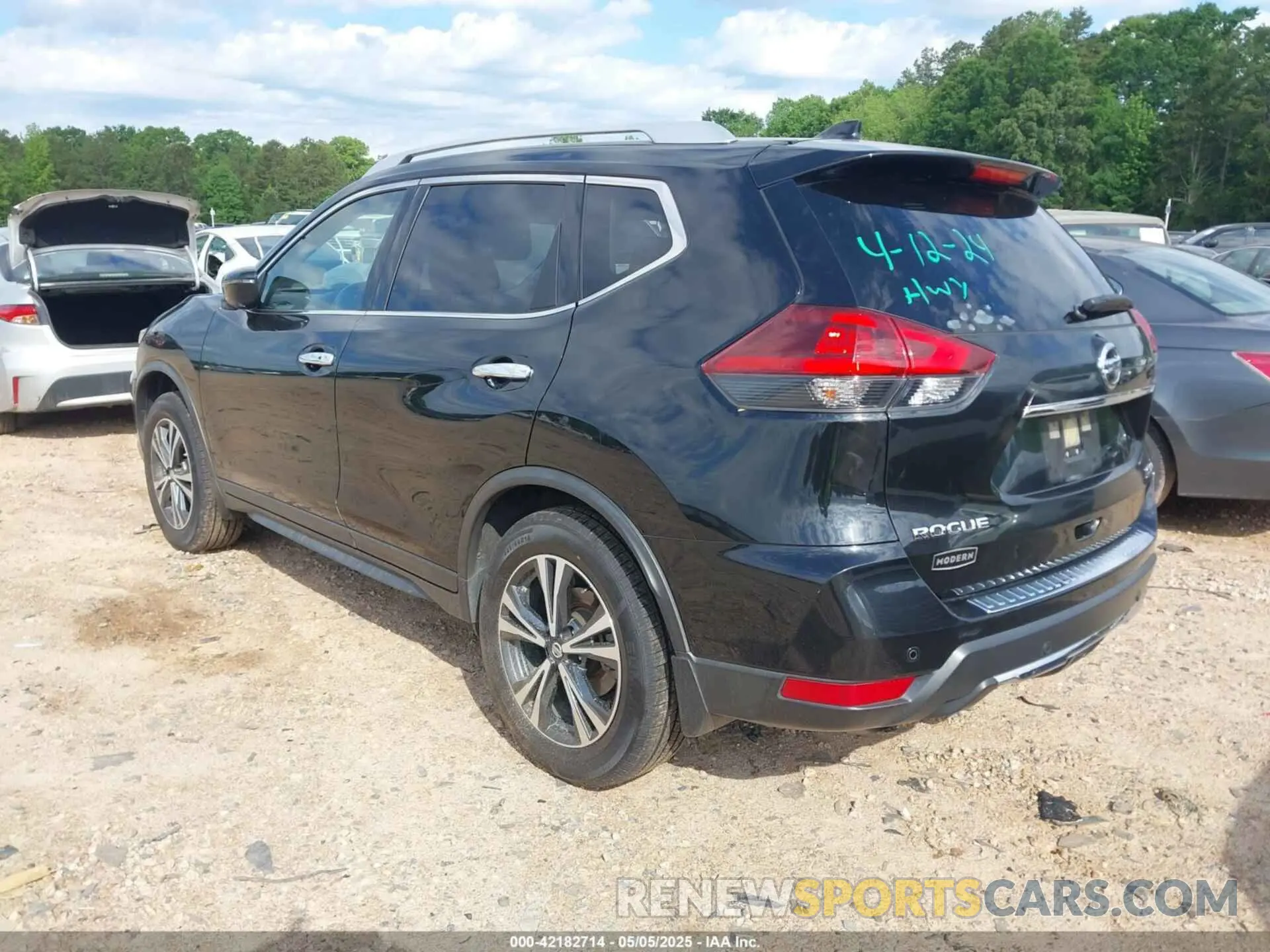 3 Photograph of a damaged car JN8AT2MV6KW379829 NISSAN ROGUE 2019