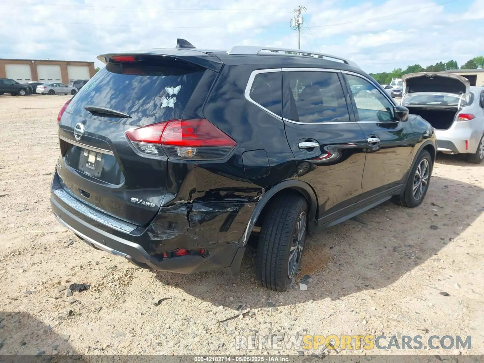 4 Photograph of a damaged car JN8AT2MV6KW379829 NISSAN ROGUE 2019