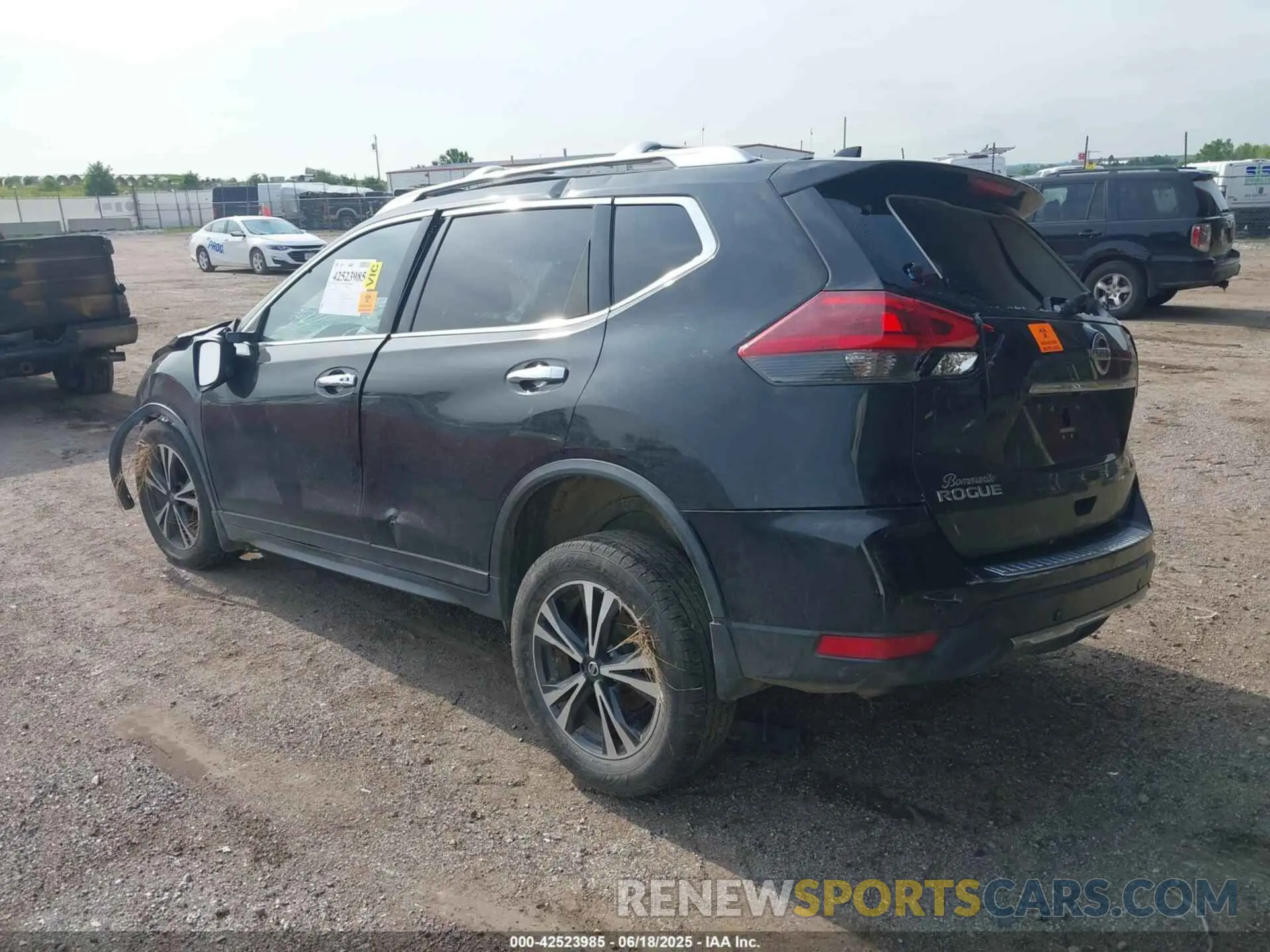 3 Photograph of a damaged car JN8AT2MV6KW402400 NISSAN ROGUE 2019