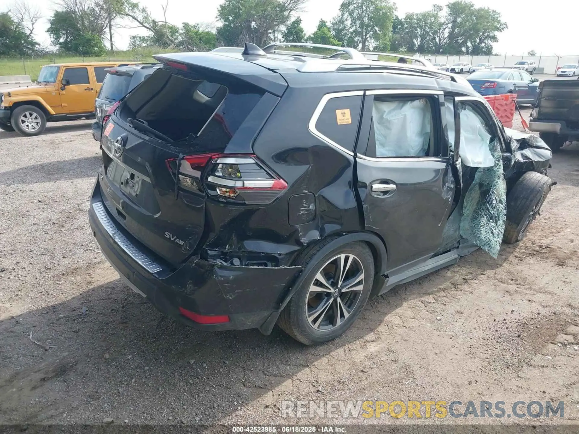 4 Photograph of a damaged car JN8AT2MV6KW402400 NISSAN ROGUE 2019