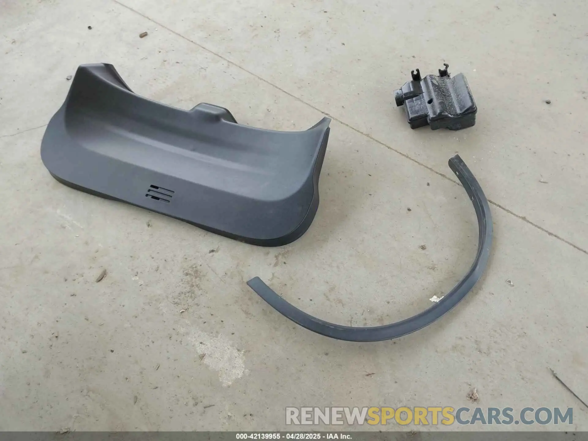 12 Photograph of a damaged car JN8AT2MV7KW390189 NISSAN ROGUE 2019