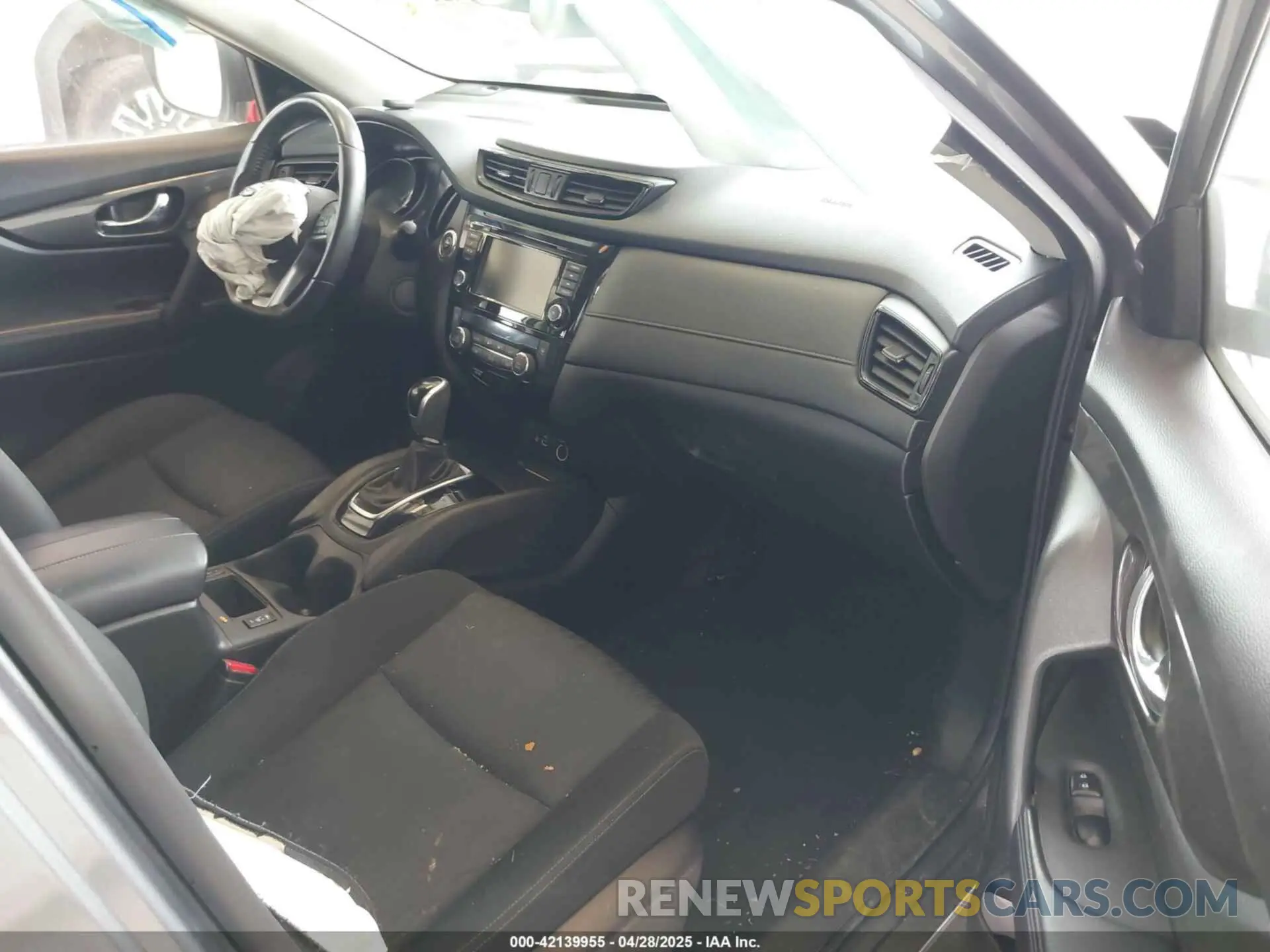 5 Photograph of a damaged car JN8AT2MV7KW390189 NISSAN ROGUE 2019