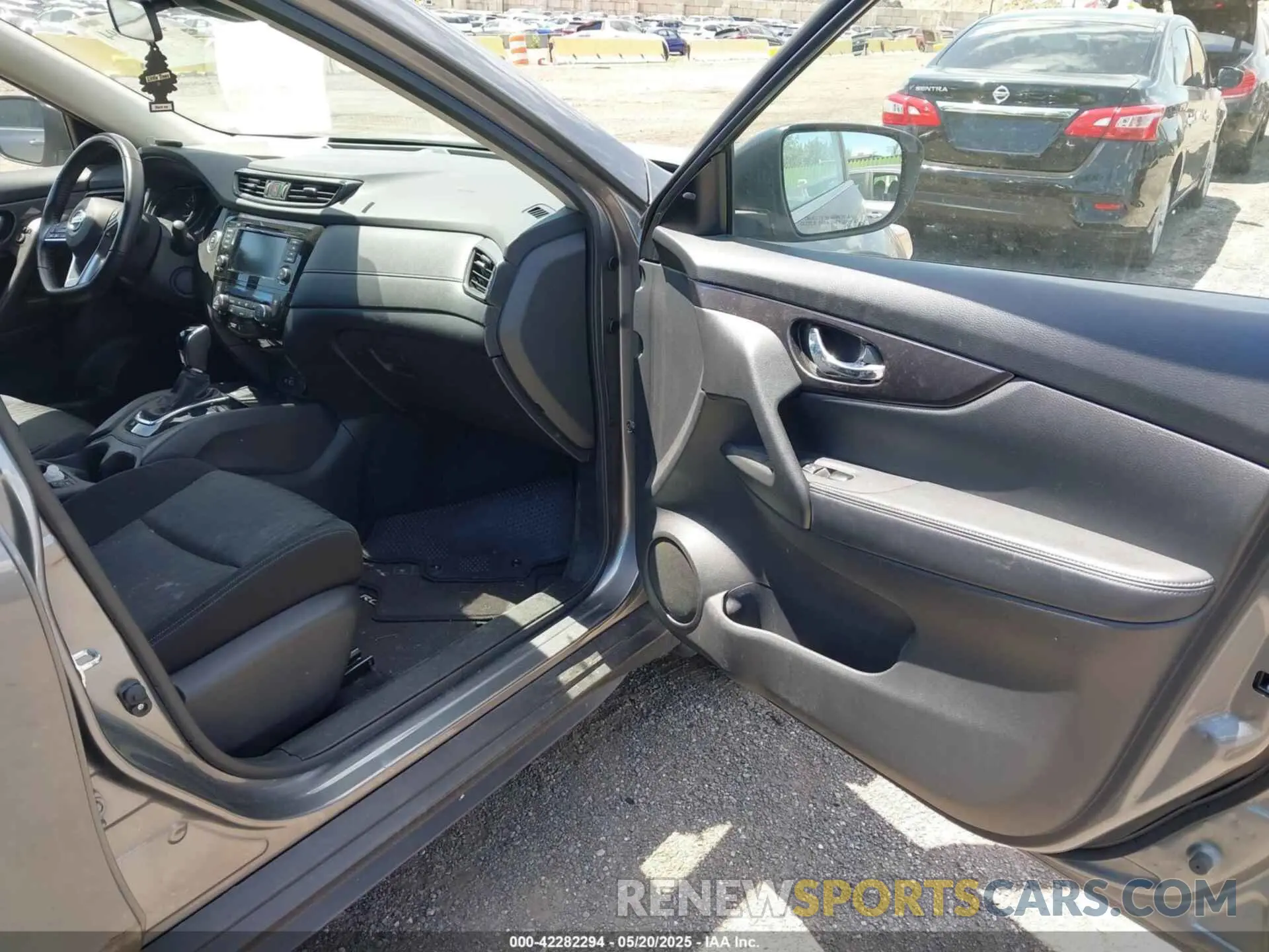5 Photograph of a damaged car JN8AT2MV8KW370517 NISSAN ROGUE 2019