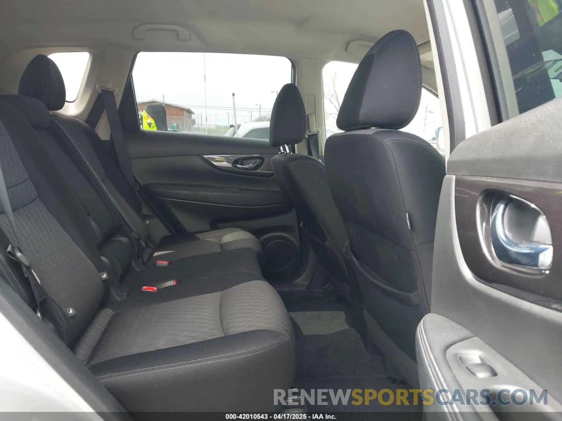 8 Photograph of a damaged car JN8AT2MV8KW372574 NISSAN ROGUE 2019