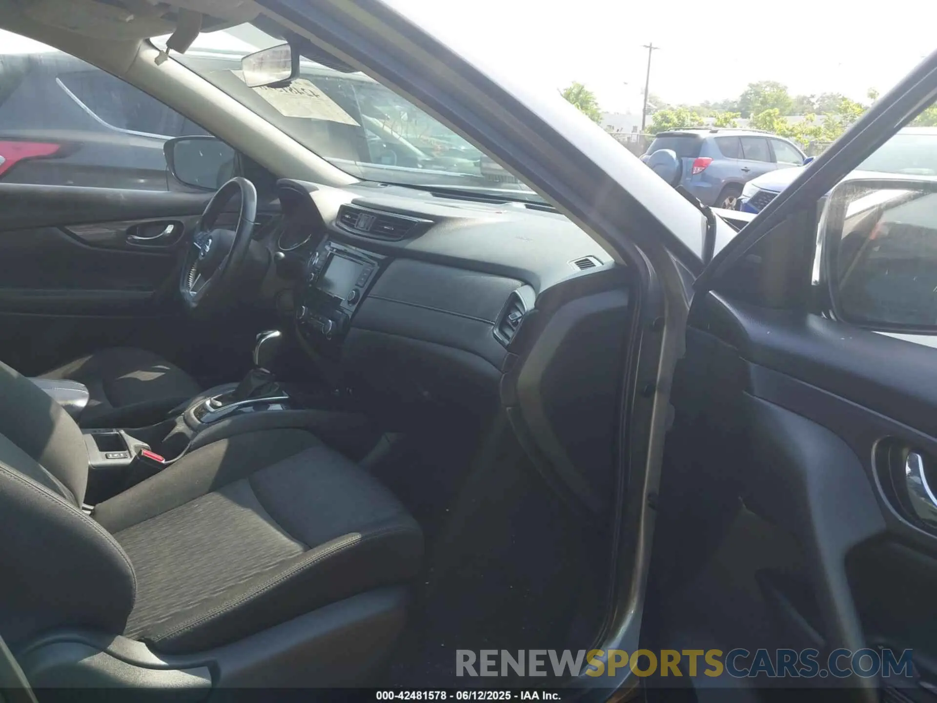 5 Photograph of a damaged car JN8AT2MV8KW392565 NISSAN ROGUE 2019