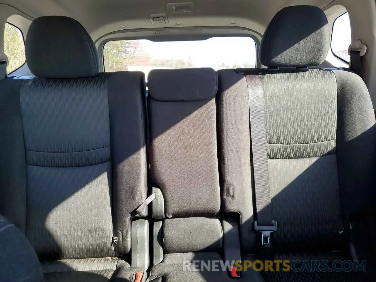 10 Photograph of a damaged car JN8AT2MVXKW372673 NISSAN ROGUE 2019