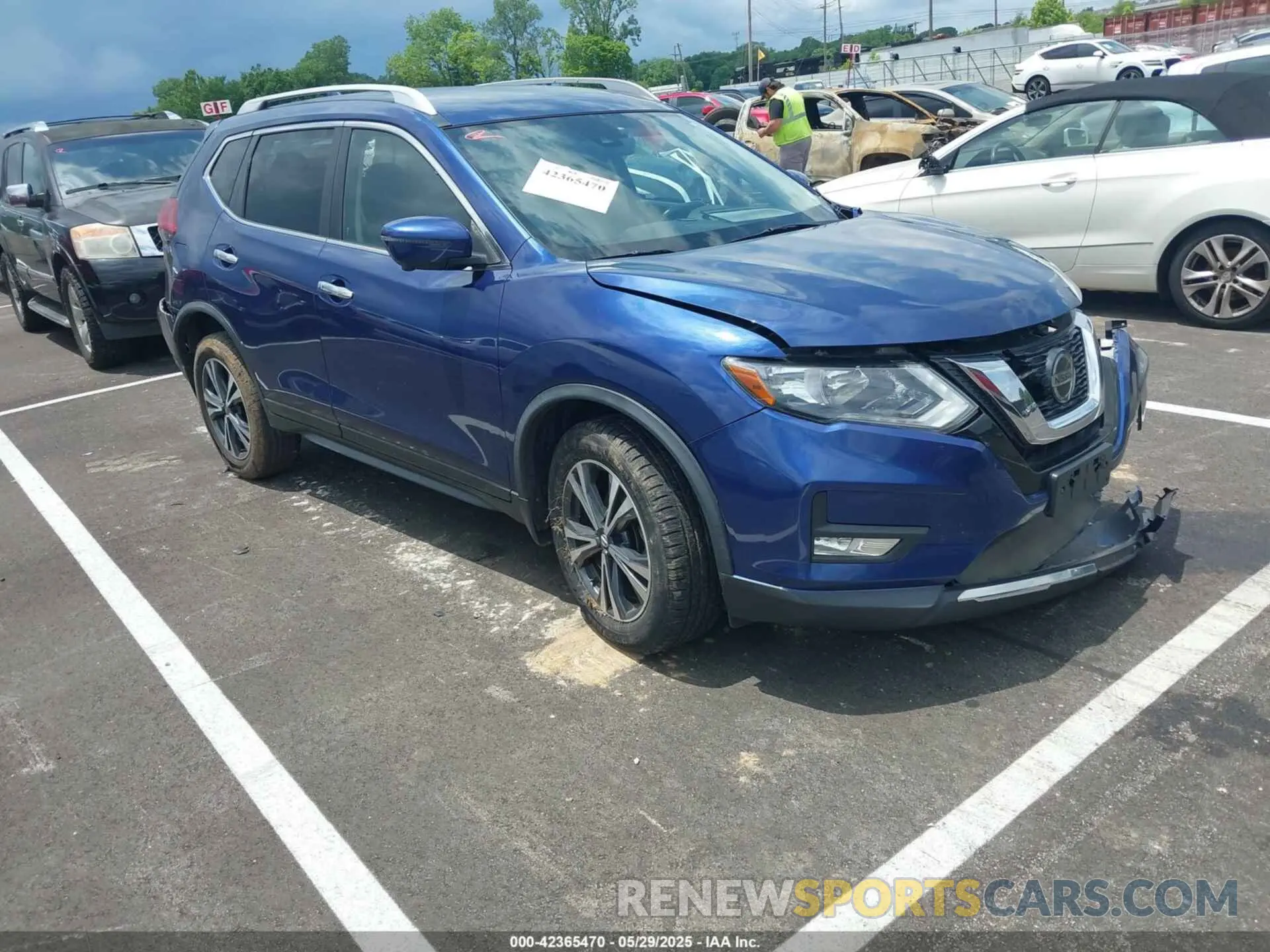 1 Photograph of a damaged car JN8AT2MVXKW386900 NISSAN ROGUE 2019