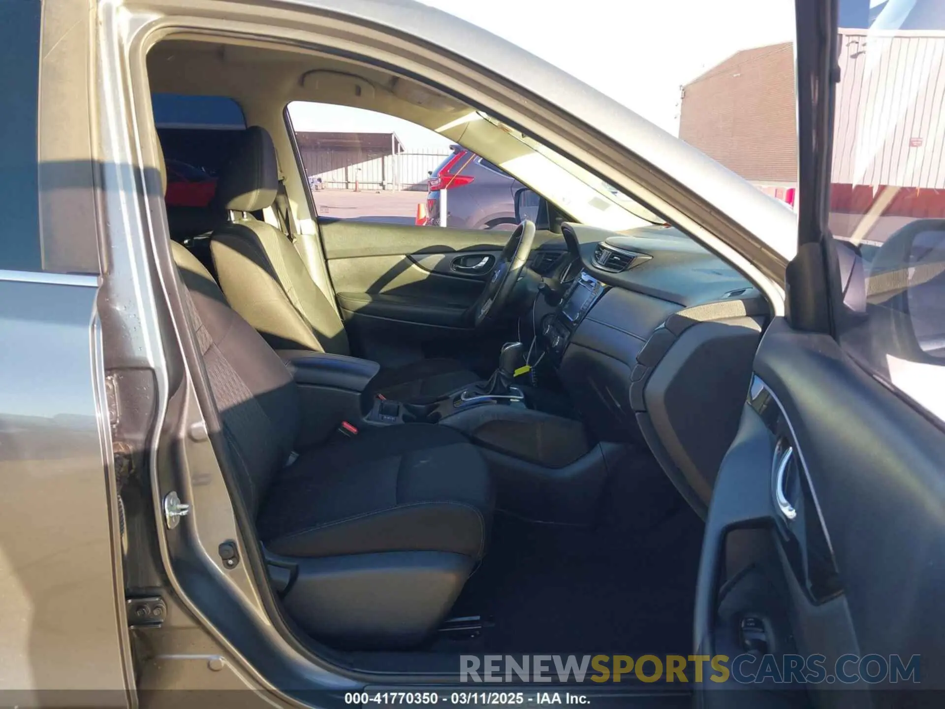5 Photograph of a damaged car KNMAT2MT3KP525060 NISSAN ROGUE 2019