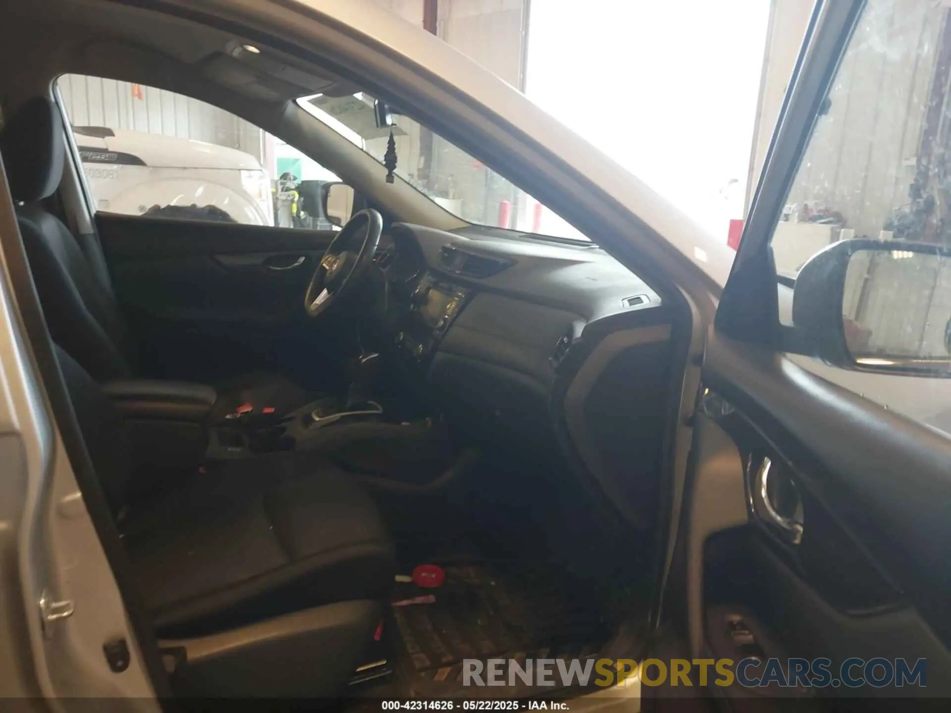 5 Photograph of a damaged car KNMAT2MT6KP508415 NISSAN ROGUE 2019