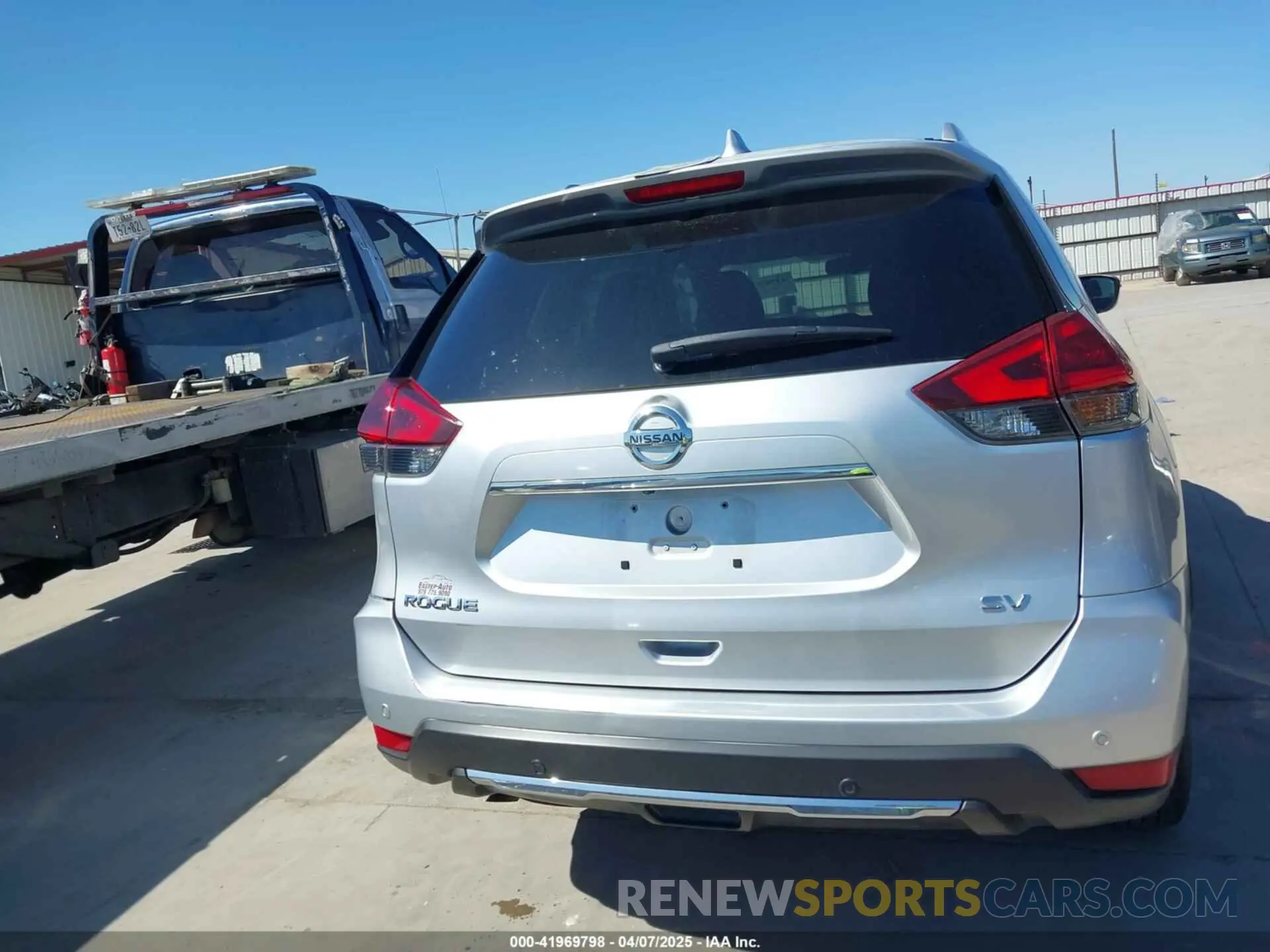 17 Photograph of a damaged car KNMAT2MT6KP539096 NISSAN ROGUE 2019