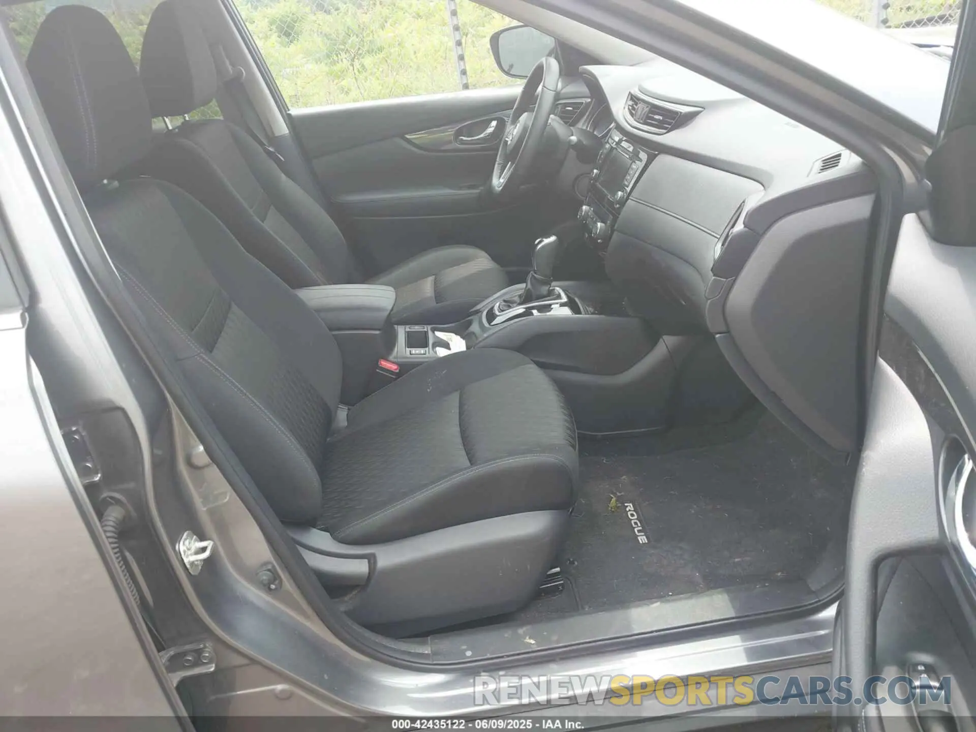 5 Photograph of a damaged car KNMAT2MT7KP560345 NISSAN ROGUE 2019