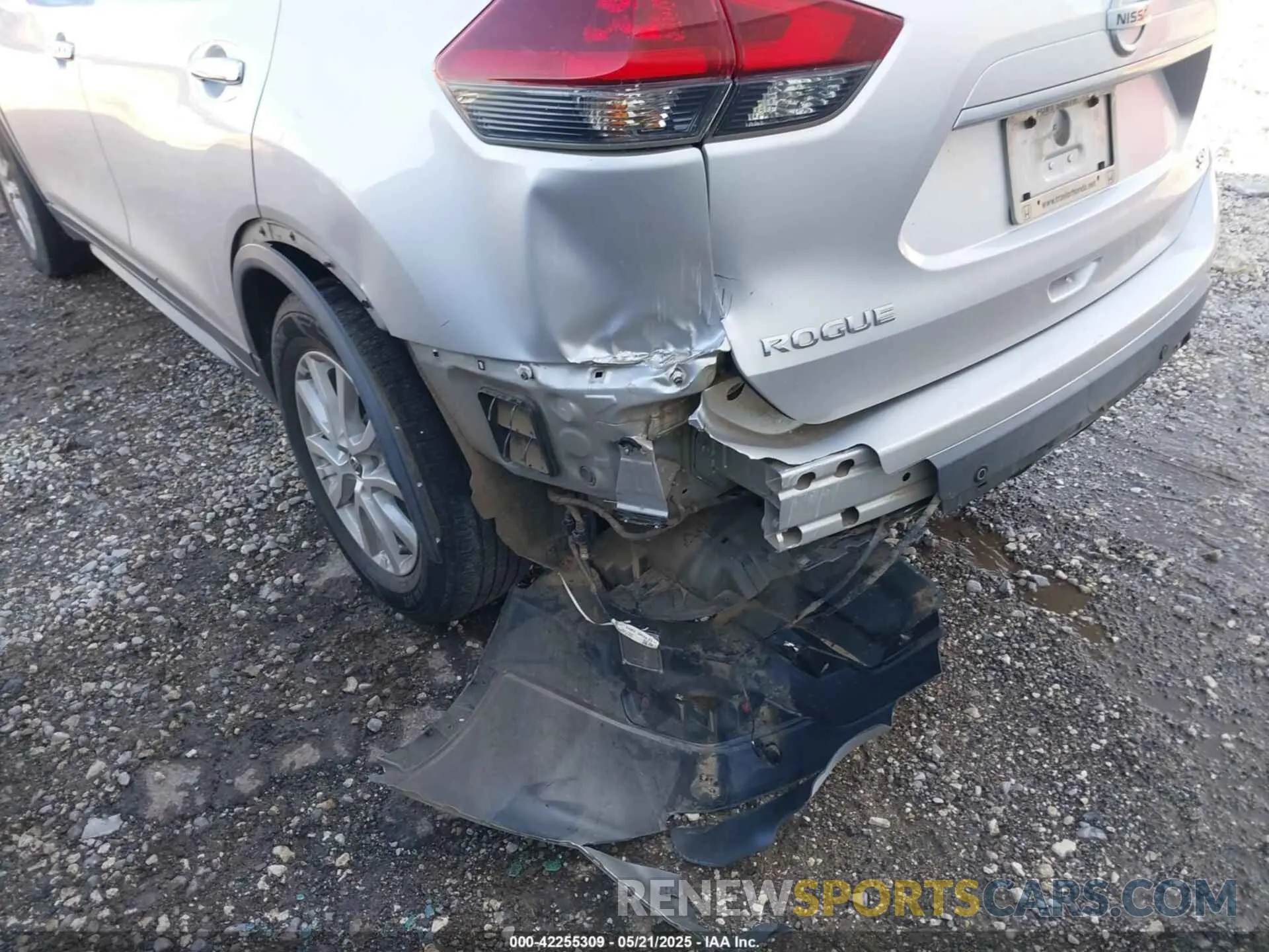 17 Photograph of a damaged car KNMAT2MT9KP542963 NISSAN ROGUE 2019
