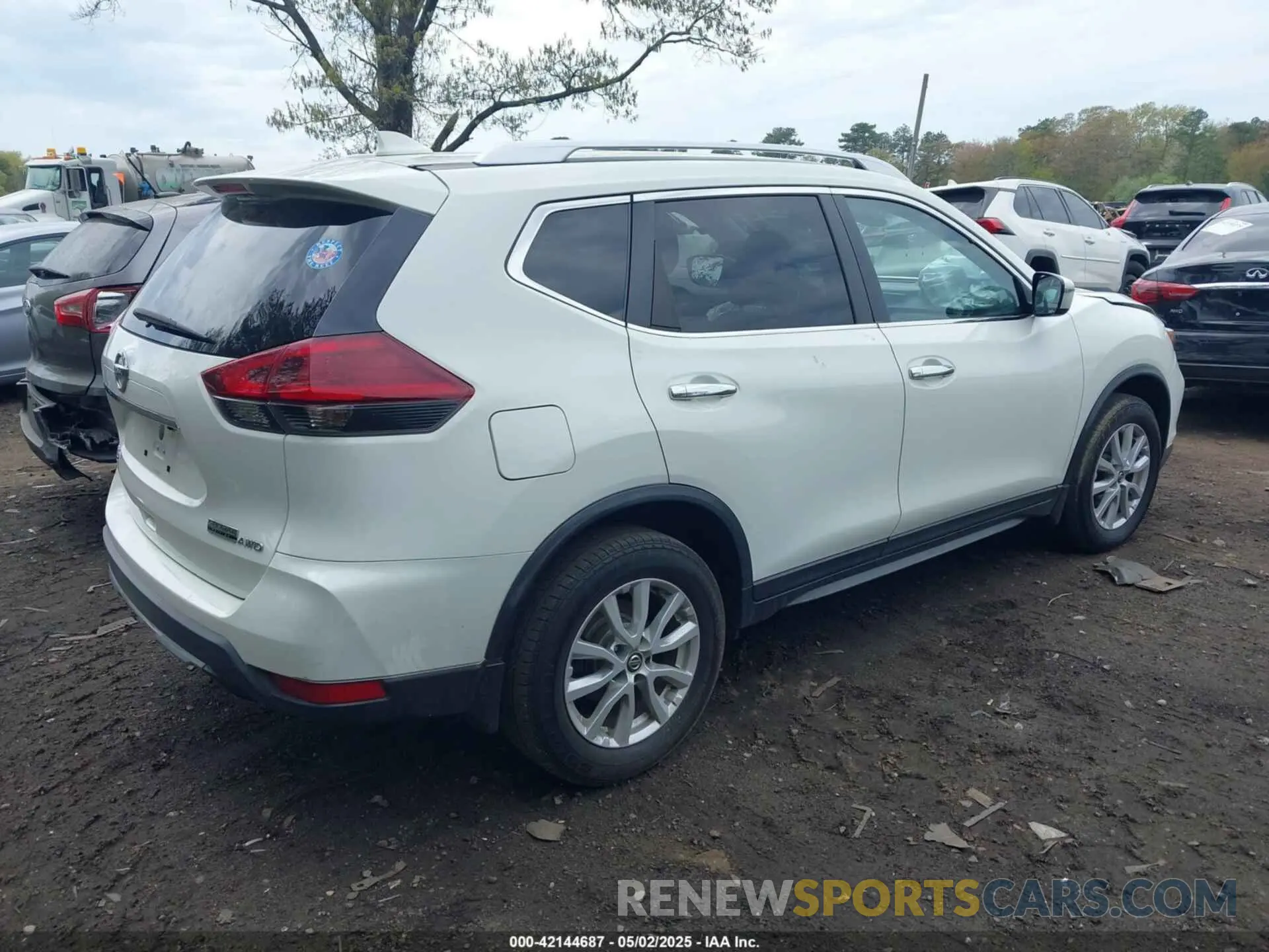 4 Photograph of a damaged car KNMAT2MV2KP528226 NISSAN ROGUE 2019