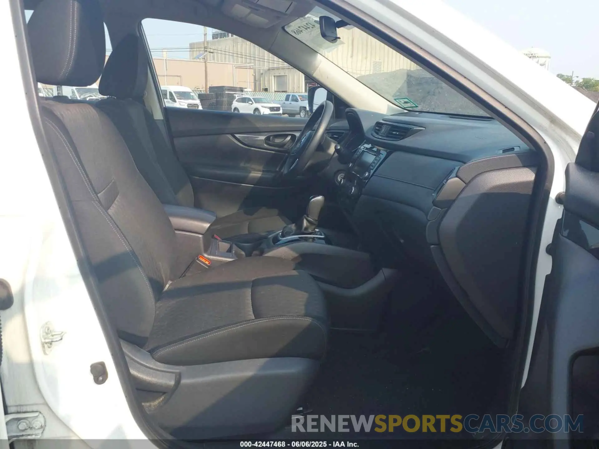 5 Photograph of a damaged car KNMAT2MV2KP549111 NISSAN ROGUE 2019