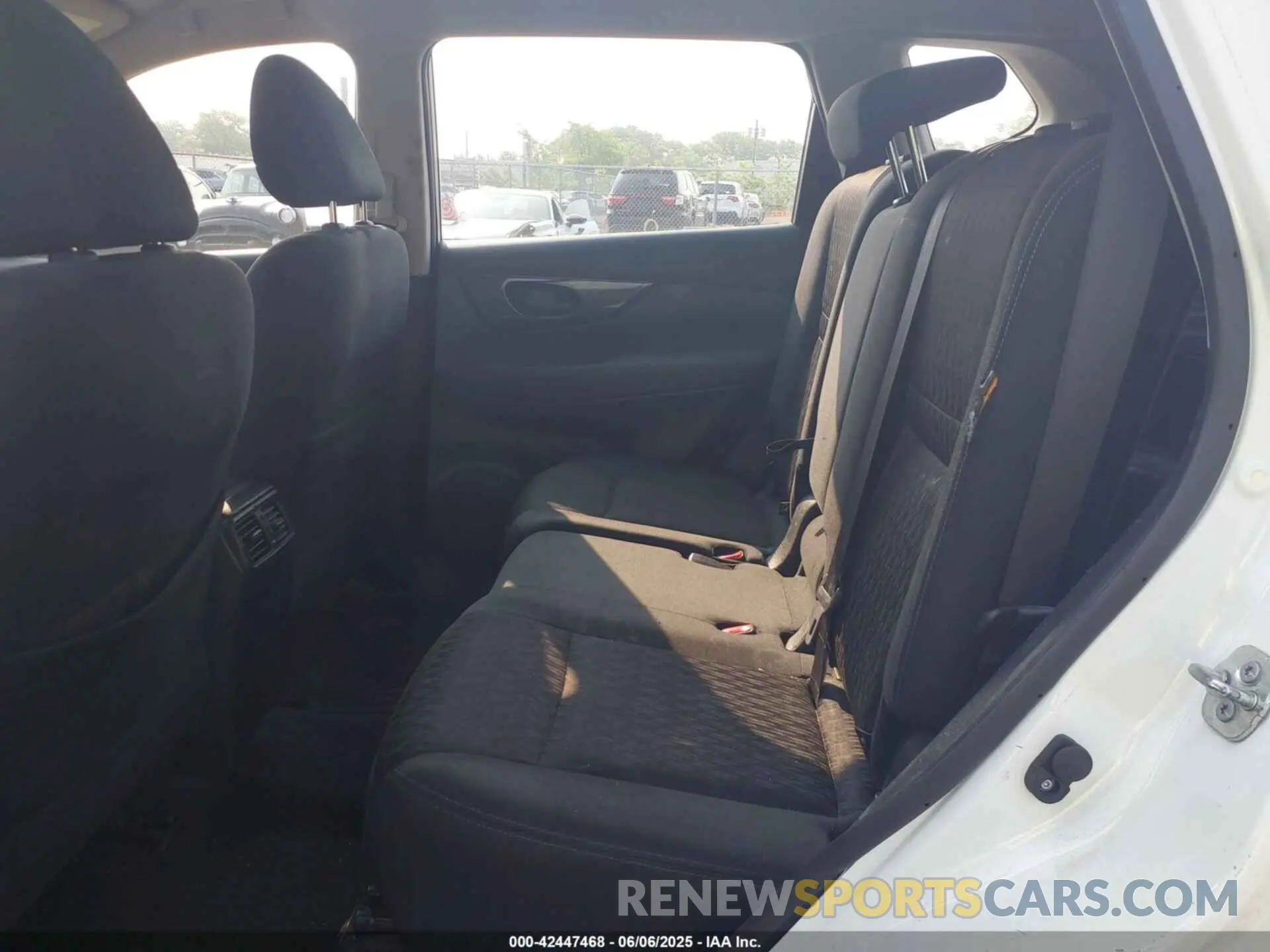 8 Photograph of a damaged car KNMAT2MV2KP549111 NISSAN ROGUE 2019