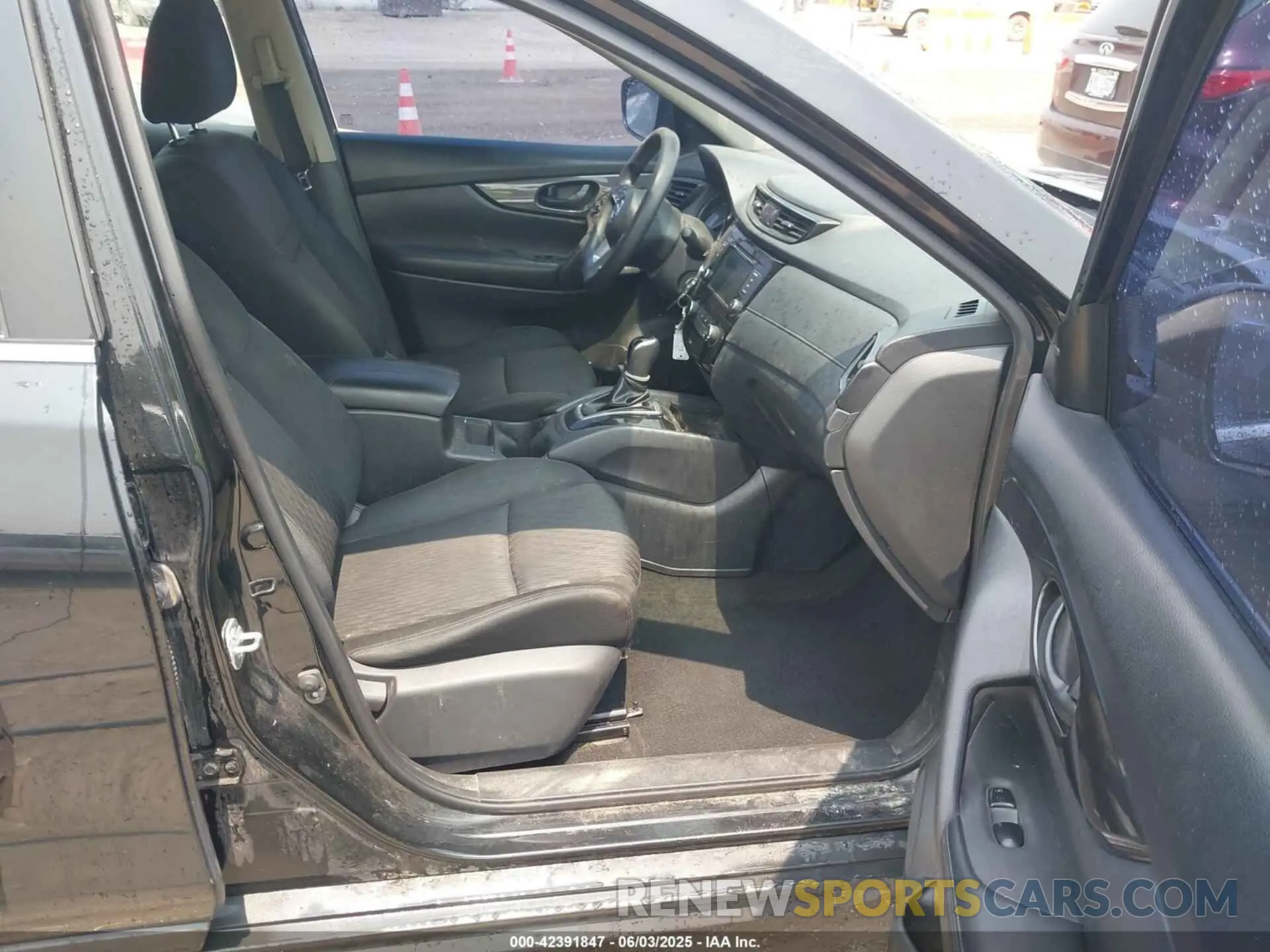 5 Photograph of a damaged car KNMAT2MV9KP518860 NISSAN ROGUE 2019