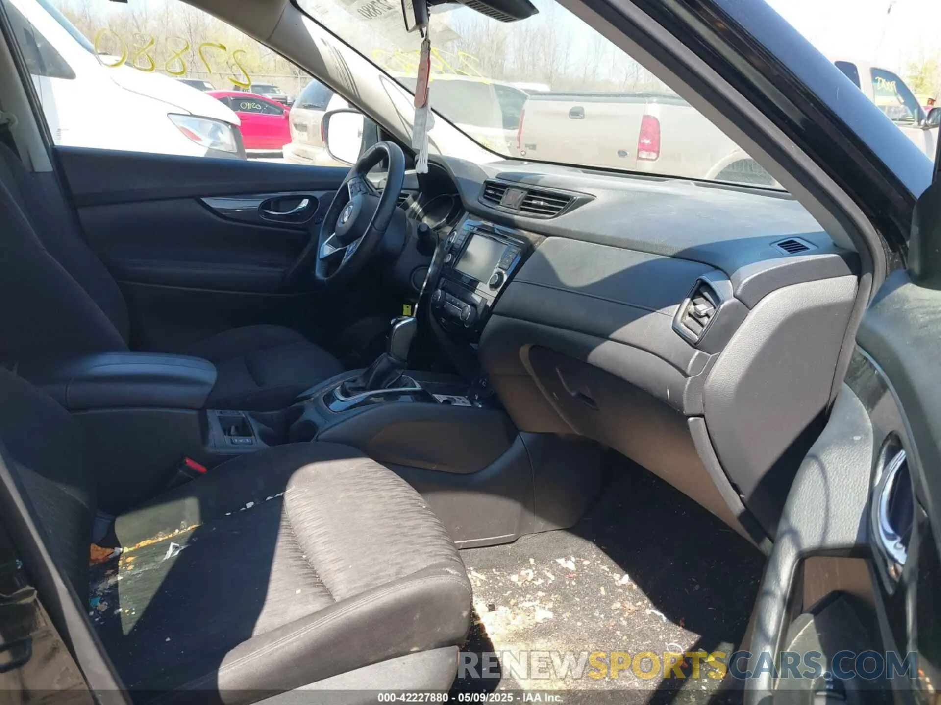 5 Photograph of a damaged car KNMAT2MV9KP556072 NISSAN ROGUE 2019