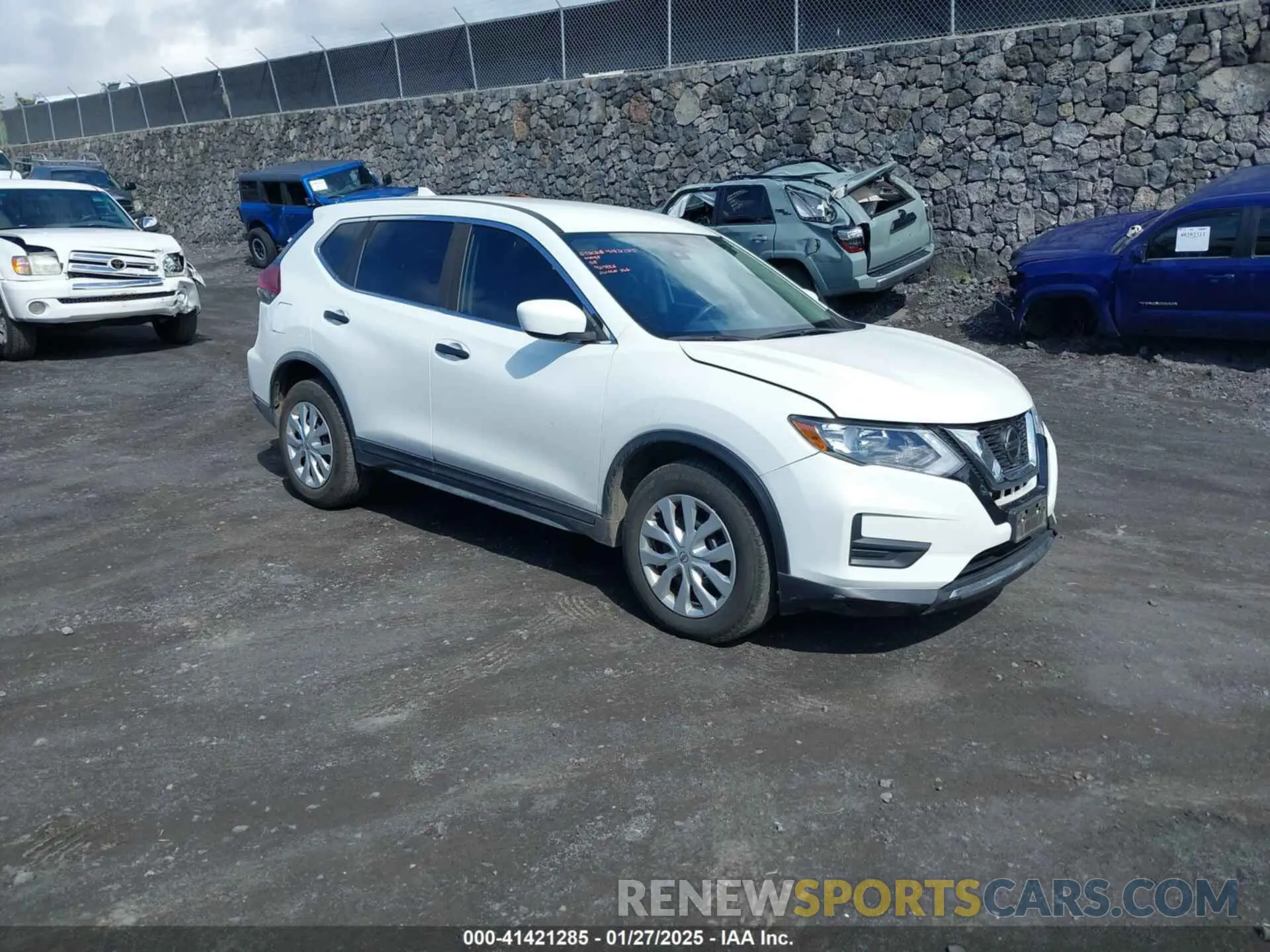1 Photograph of a damaged car KNMAT2MVXKP518060 NISSAN ROGUE 2019