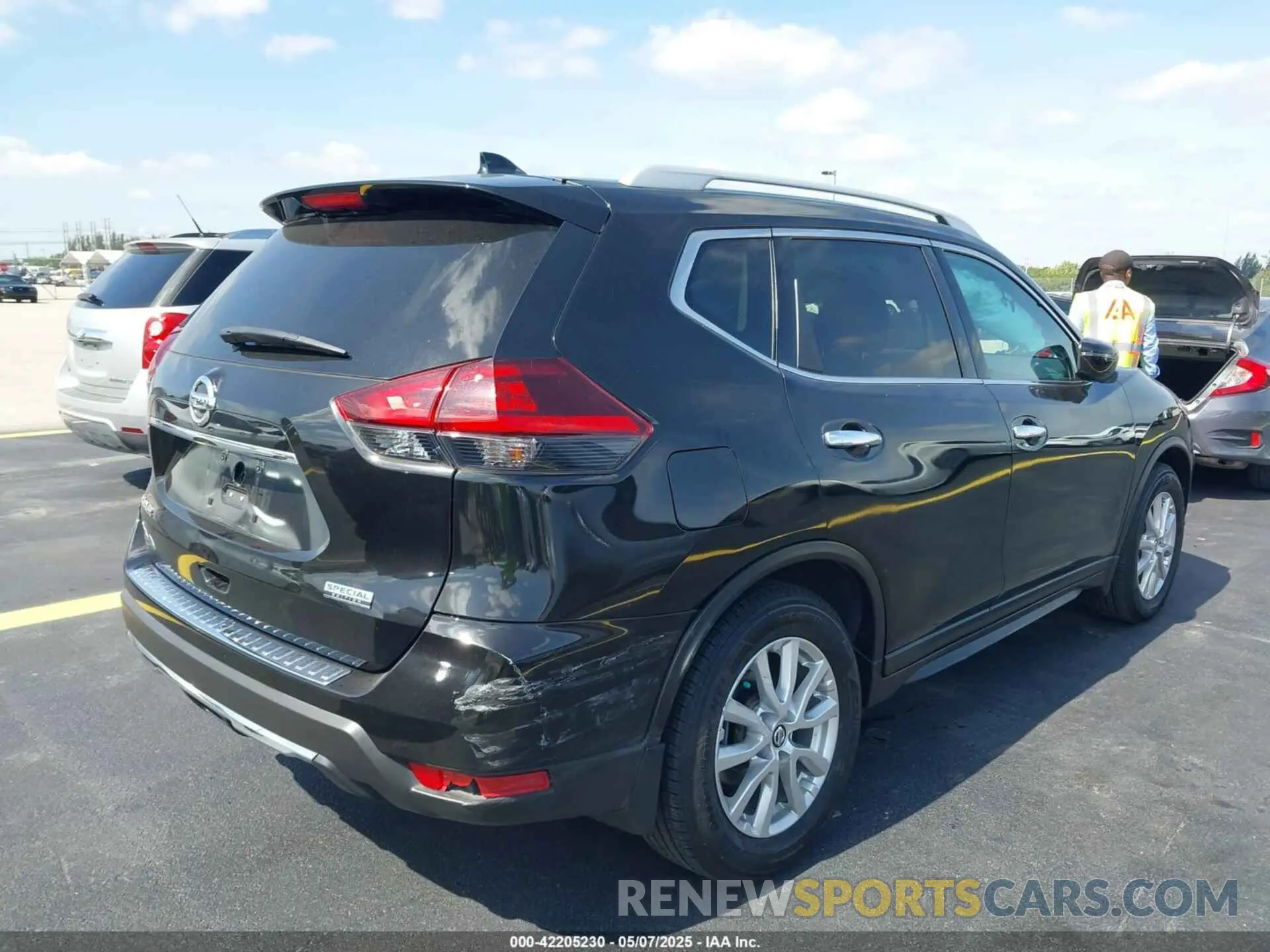 6 Photograph of a damaged car 5N1AT2MT0LC760889 NISSAN ROGUE 2020