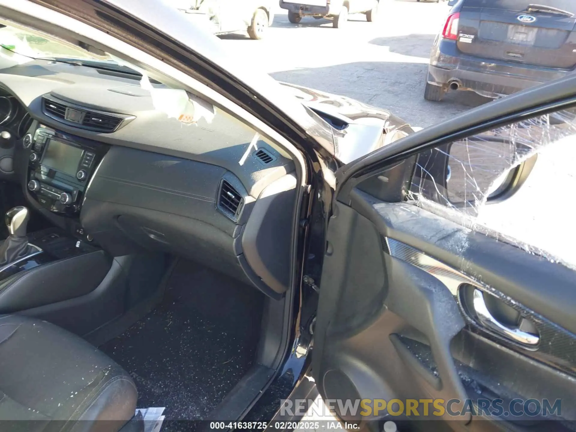 5 Photograph of a damaged car 5N1AT2MT1LC749237 NISSAN ROGUE 2020