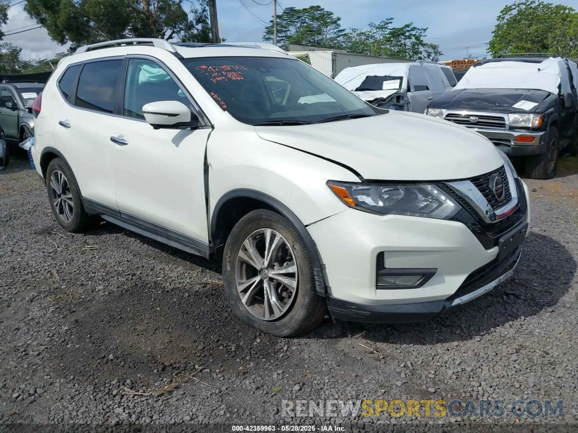 1 Photograph of a damaged car 5N1AT2MT1LC753000 NISSAN ROGUE 2020