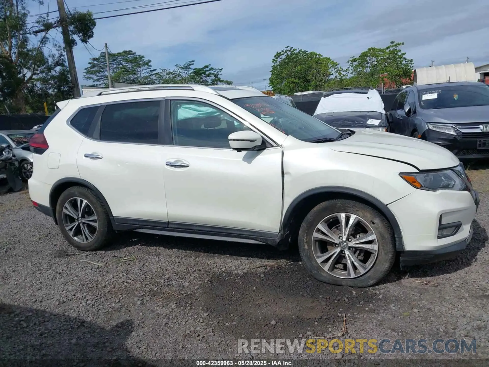 13 Photograph of a damaged car 5N1AT2MT1LC753000 NISSAN ROGUE 2020