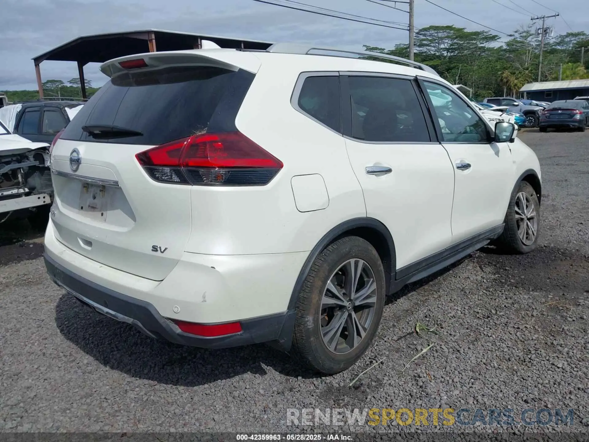4 Photograph of a damaged car 5N1AT2MT1LC753000 NISSAN ROGUE 2020