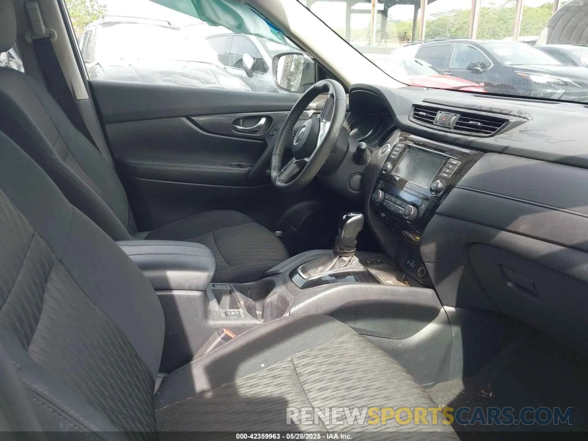 5 Photograph of a damaged car 5N1AT2MT1LC753000 NISSAN ROGUE 2020