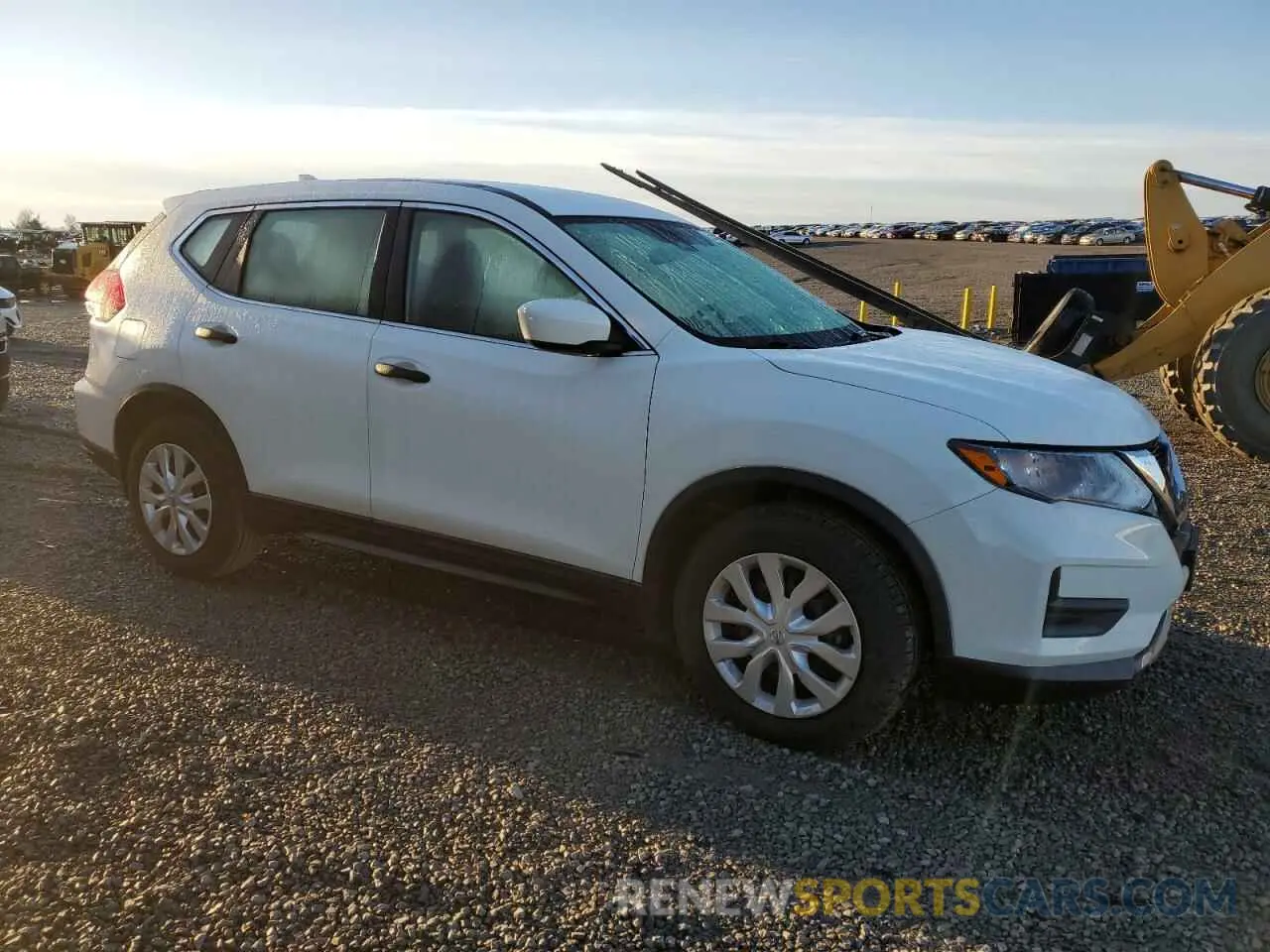 4 Photograph of a damaged car 5N1AT2MT2LC722743 NISSAN ROGUE 2020