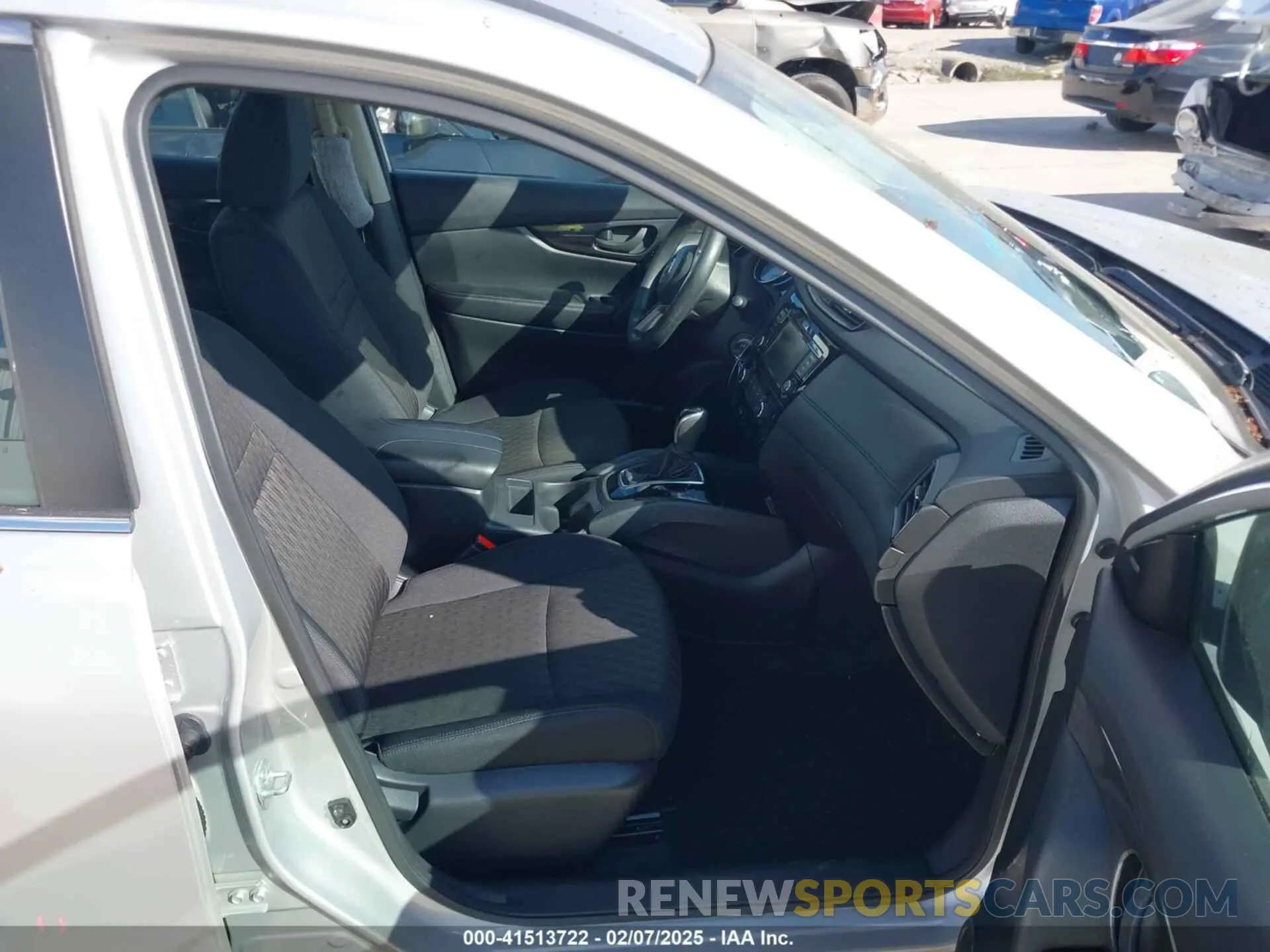 5 Photograph of a damaged car 5N1AT2MT2LC753877 NISSAN ROGUE 2020